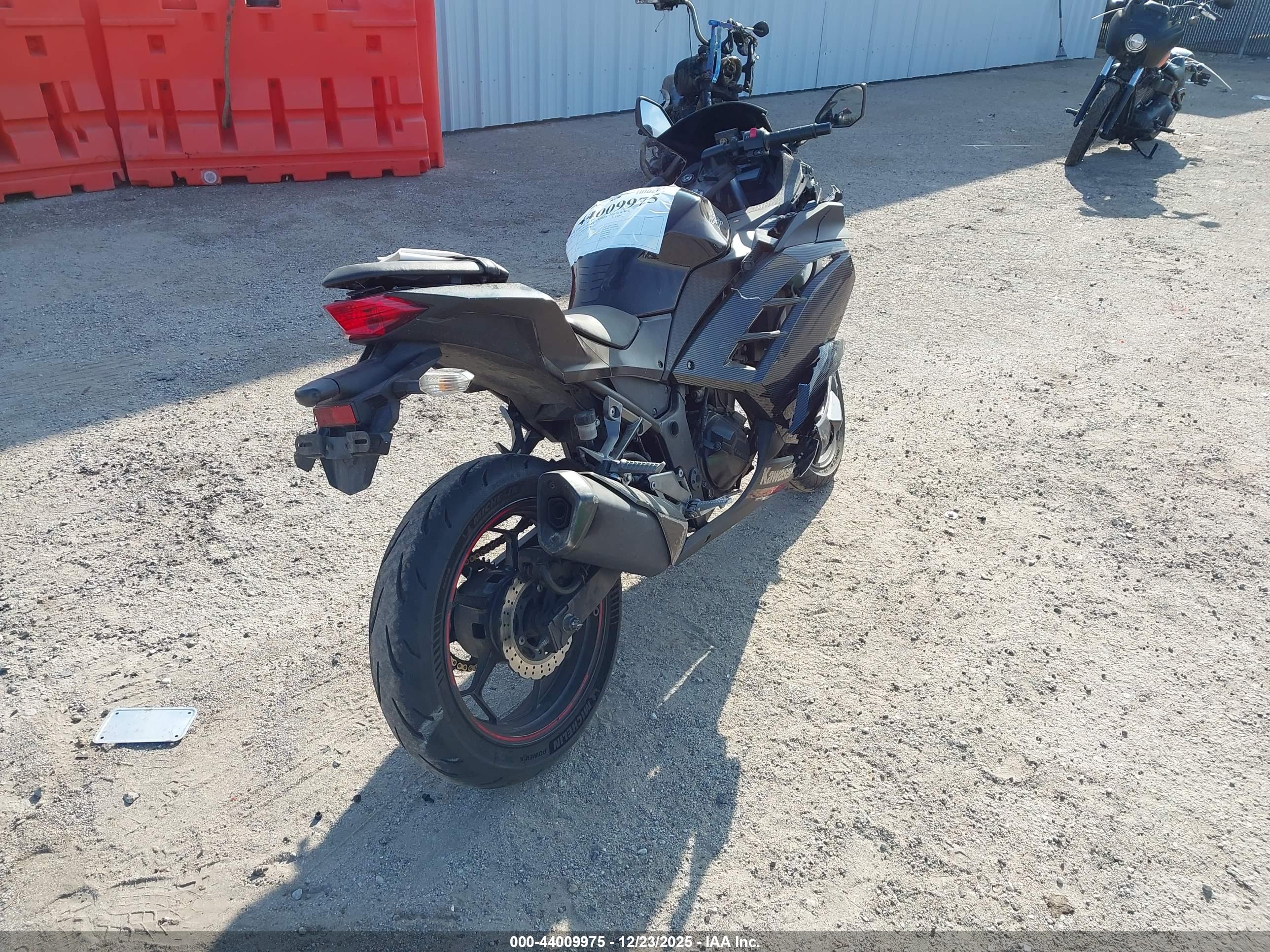 KAWASAKI EX300 image 4