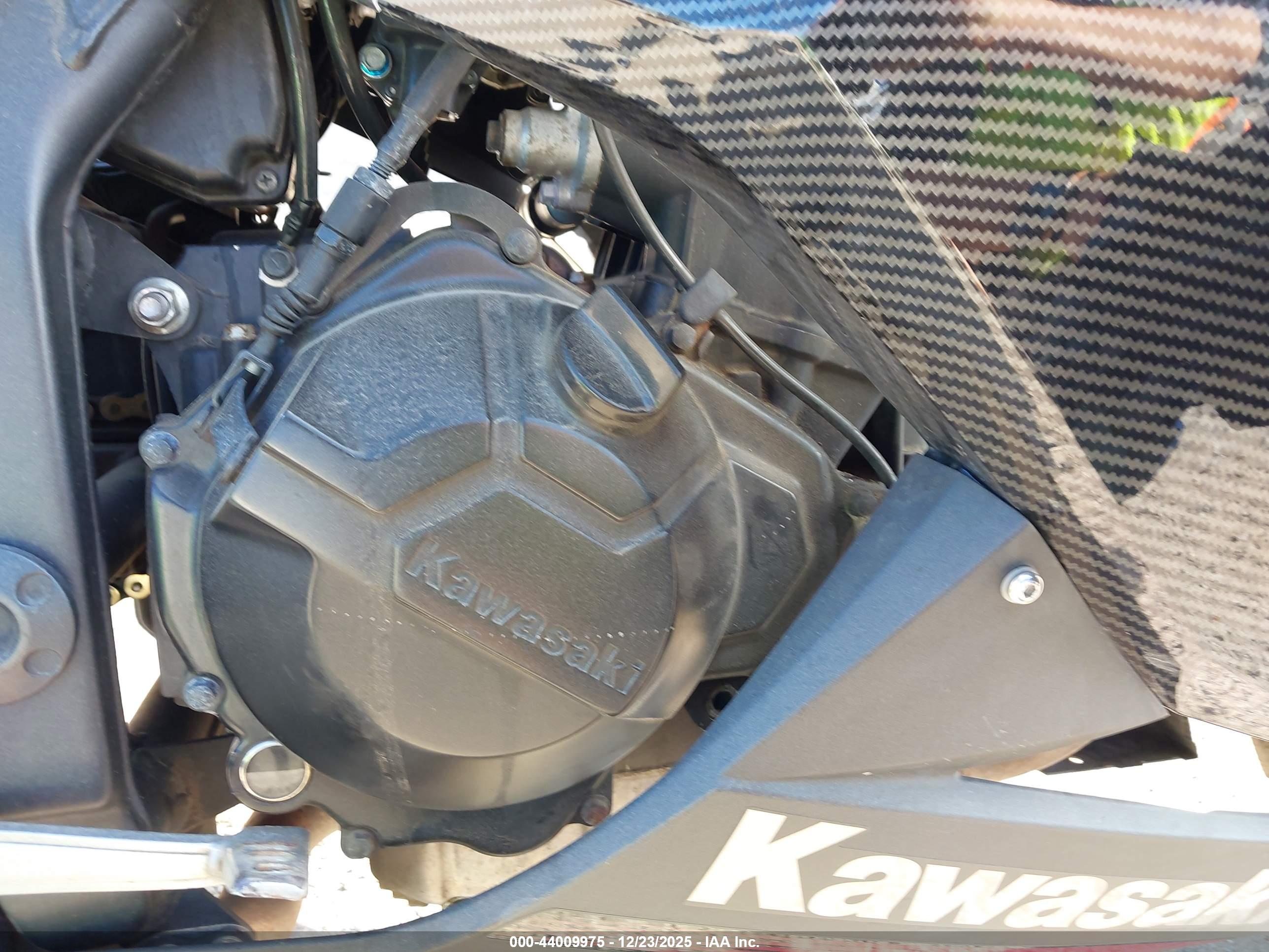KAWASAKI EX300 image 8