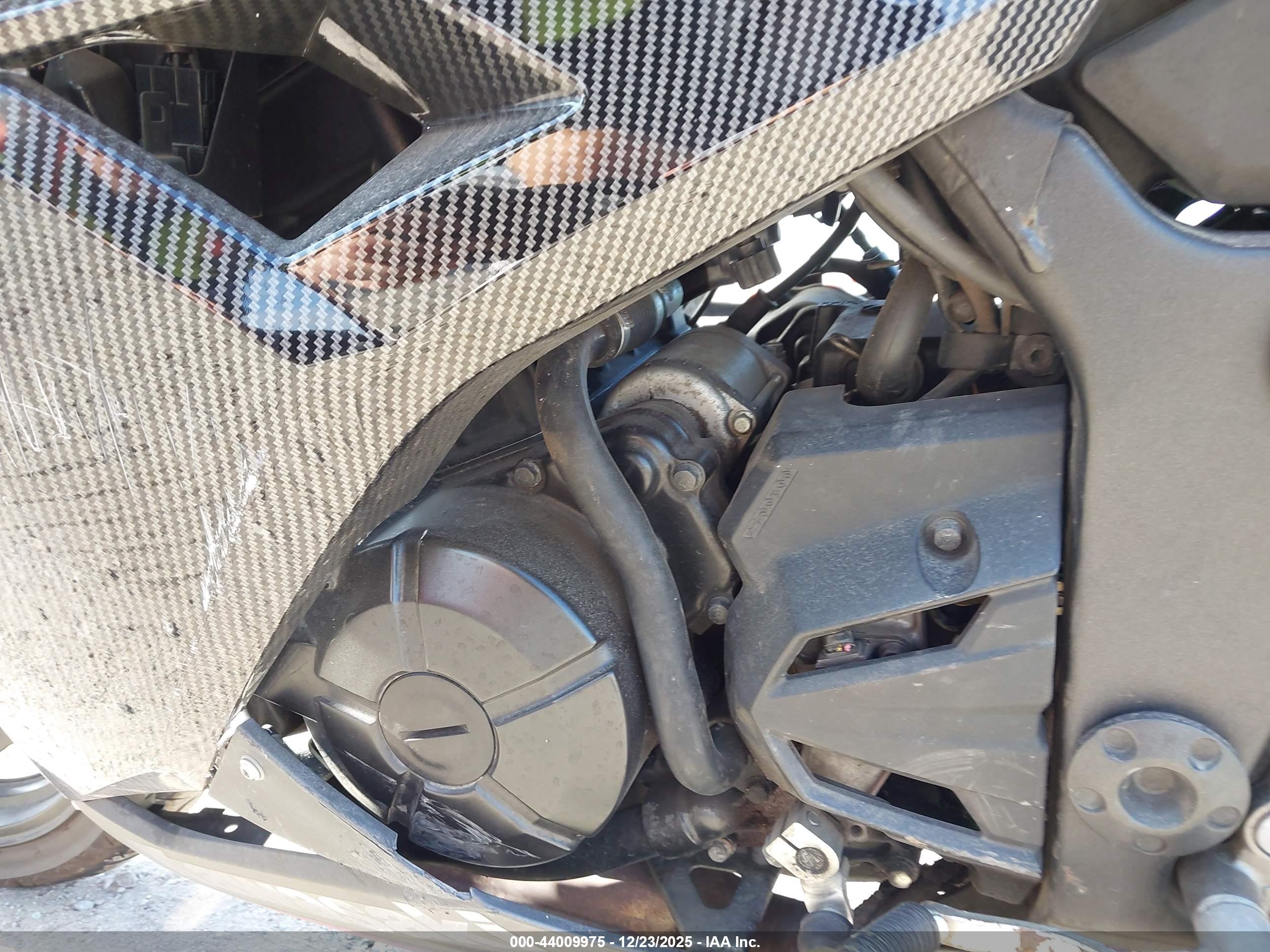 KAWASAKI EX300 image 9