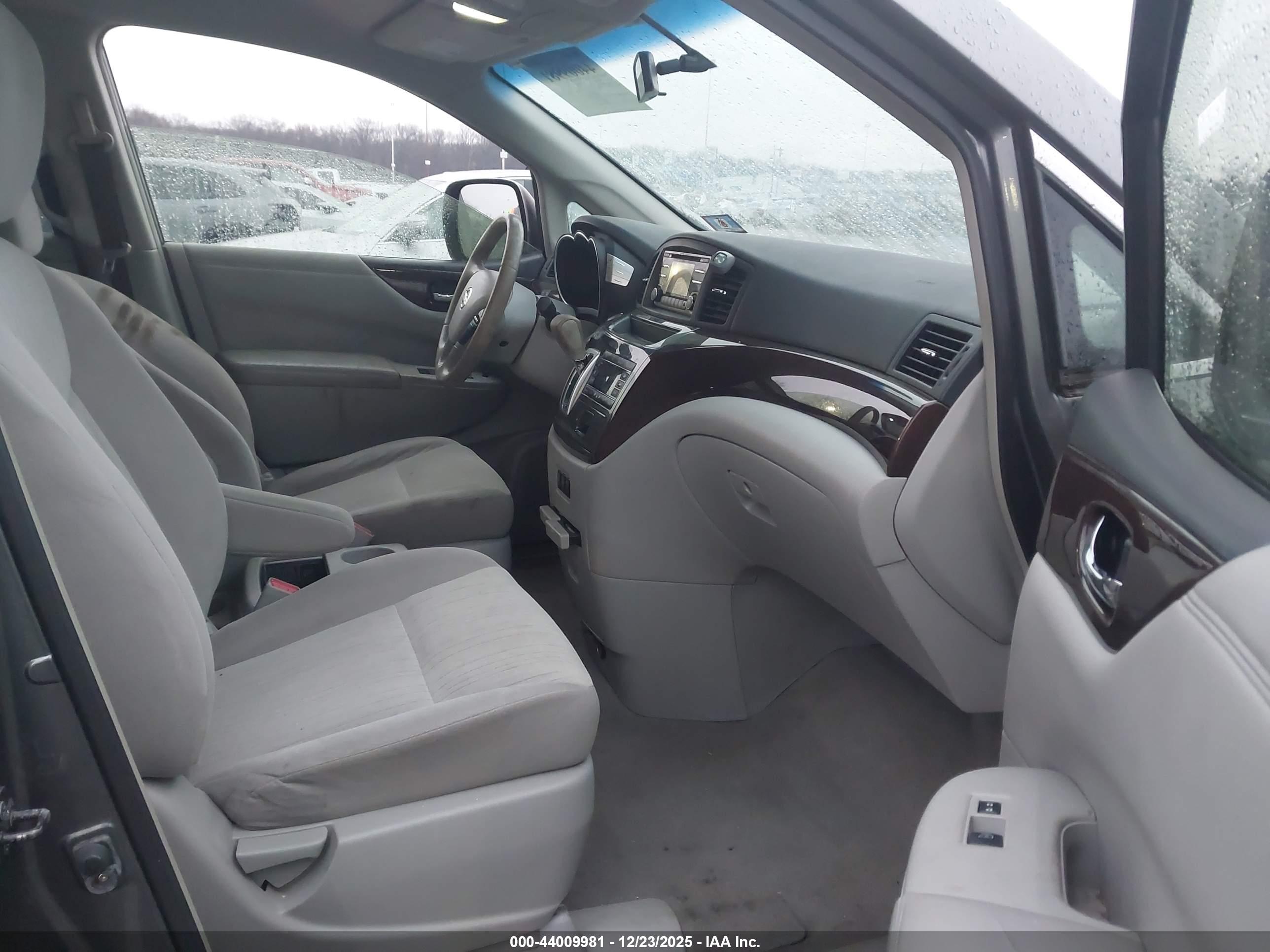 NISSAN QUEST image 5