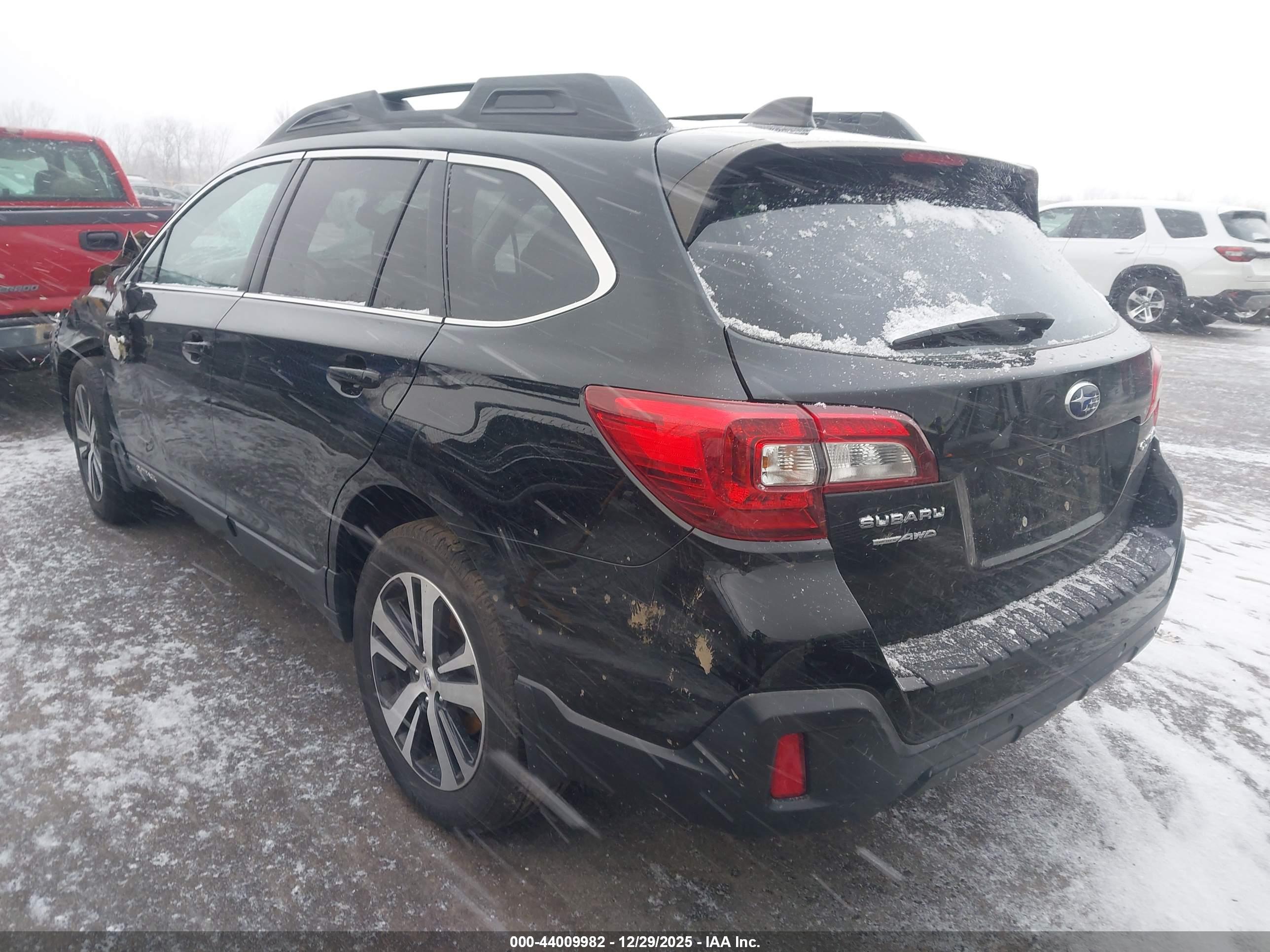 SUBARU OUTBACK image 3