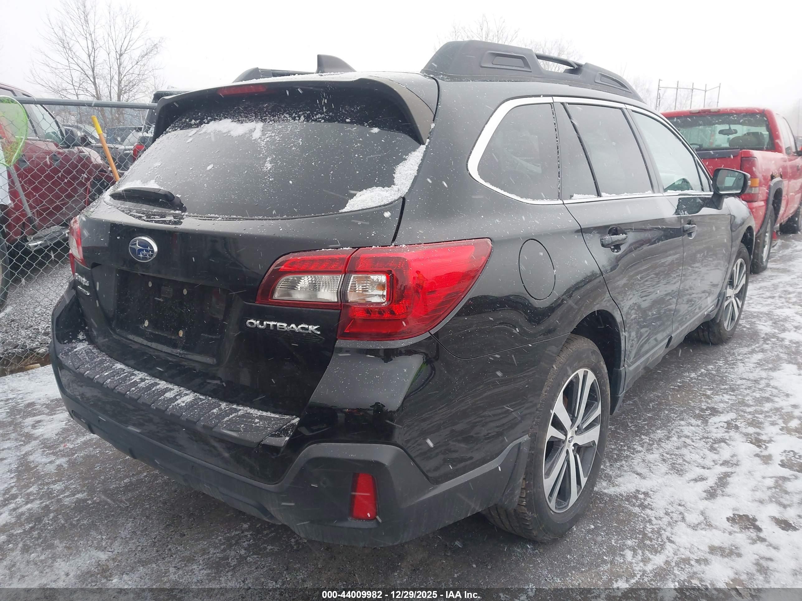 SUBARU OUTBACK image 4