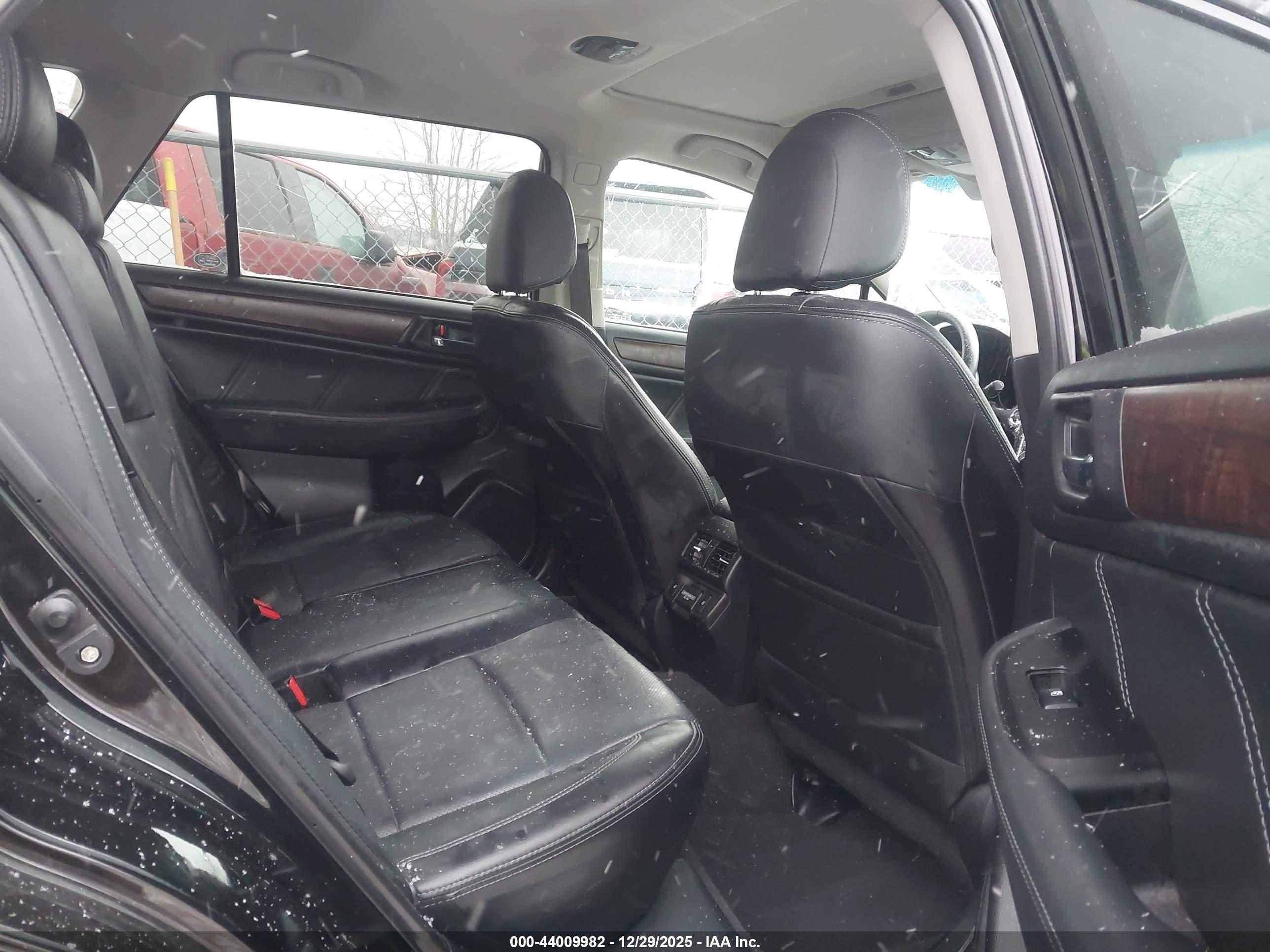 SUBARU OUTBACK image 8