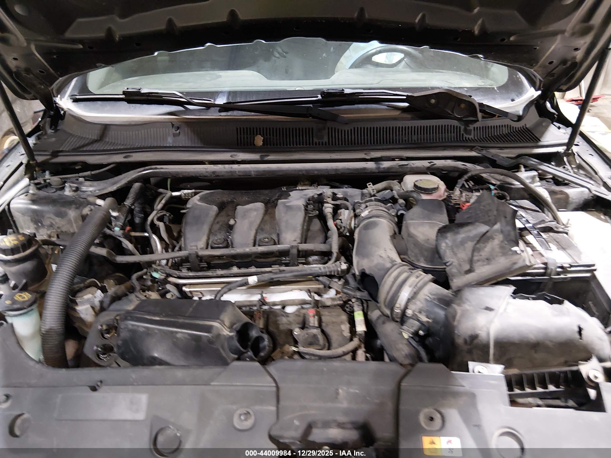 FORD TAURUS image 10