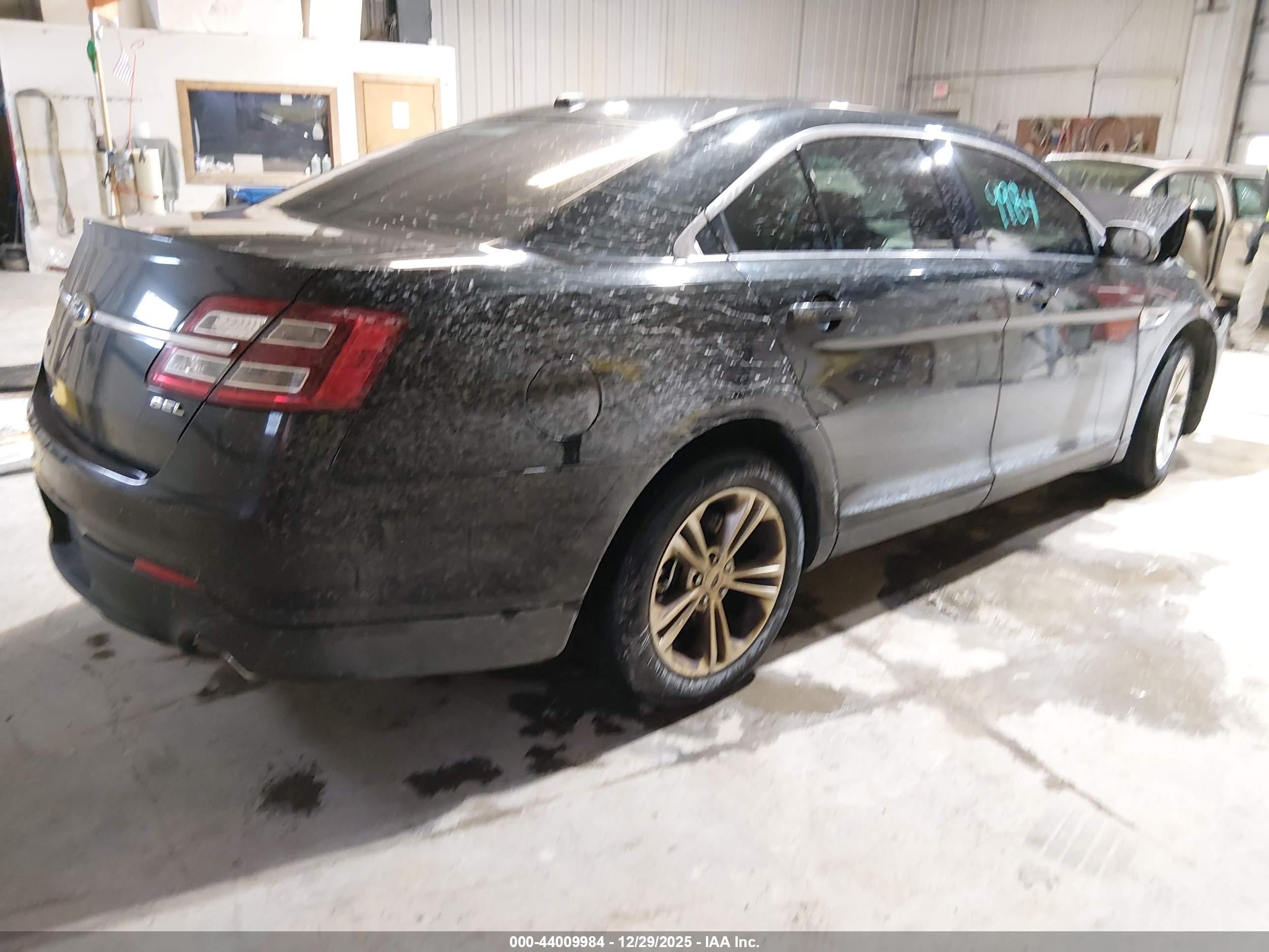 FORD TAURUS image 4