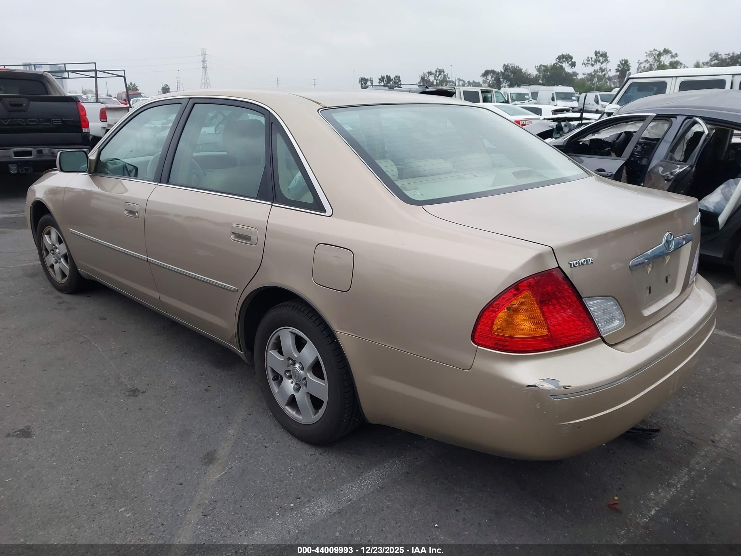 TOYOTA AVALON image 3