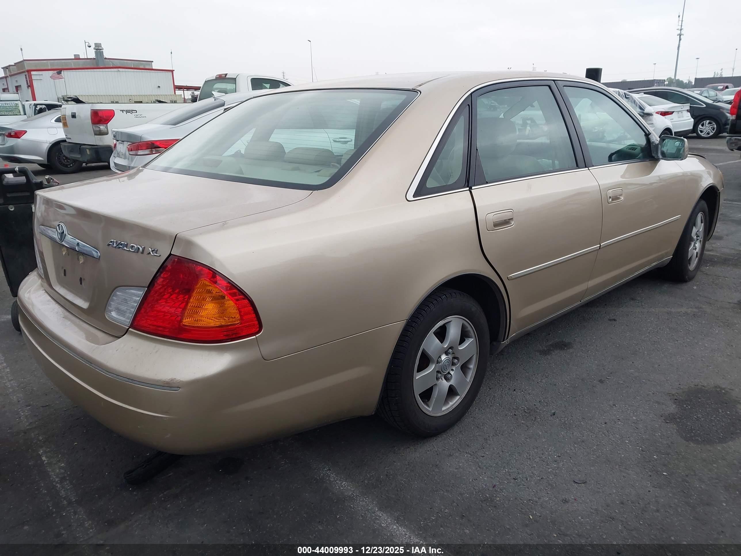 TOYOTA AVALON image 4