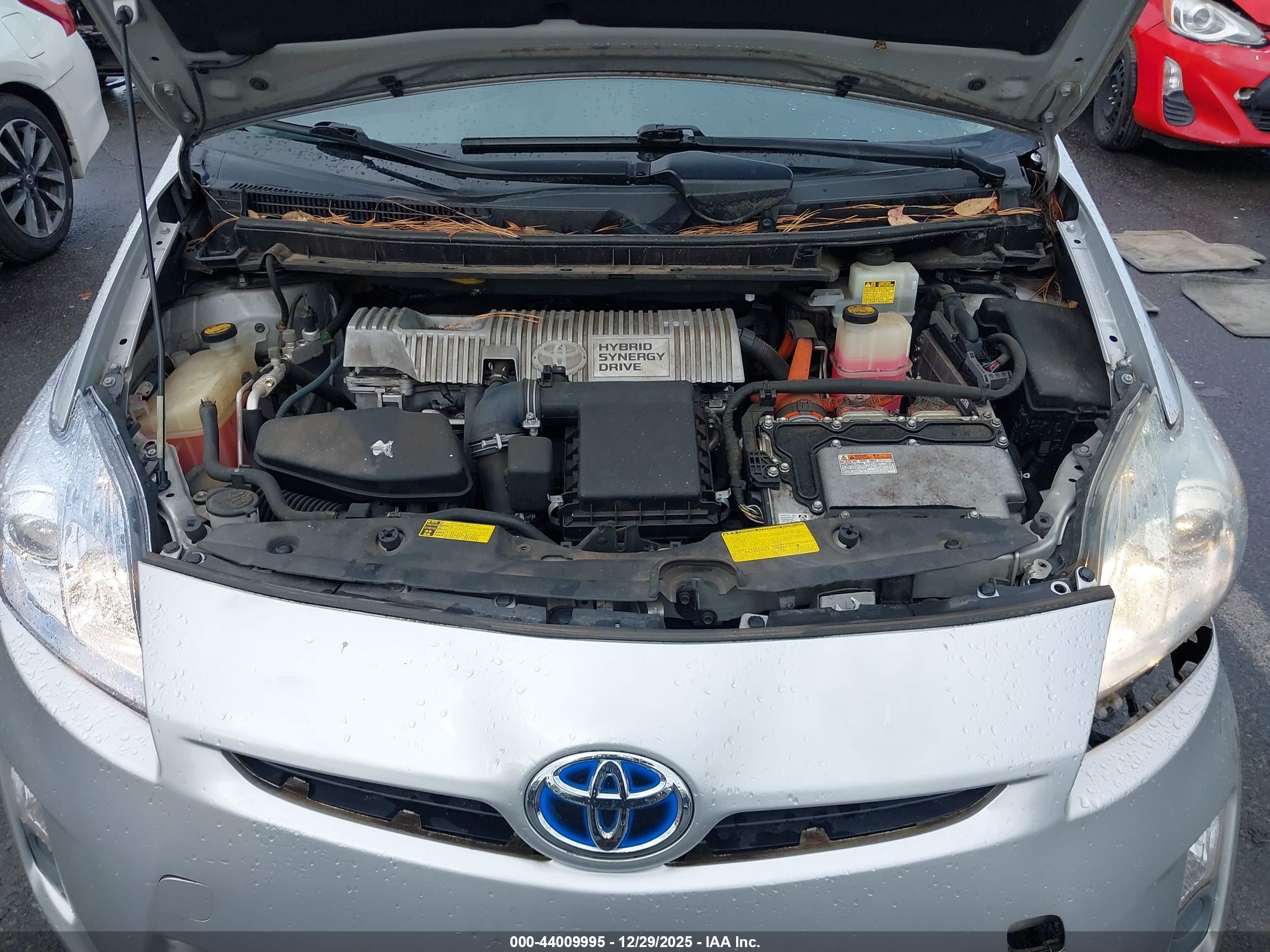 TOYOTA PRIUS image 10