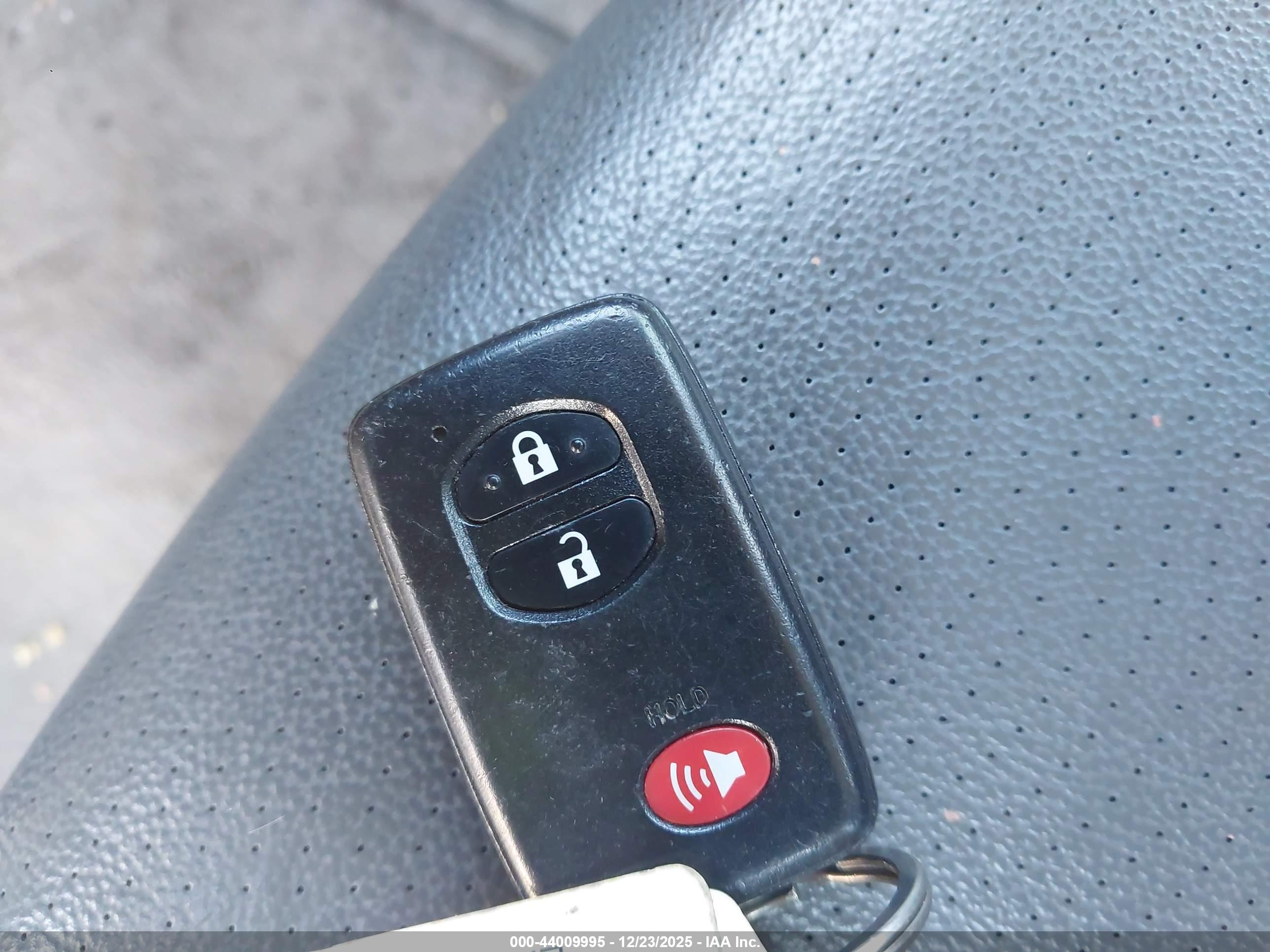 TOYOTA PRIUS image 11