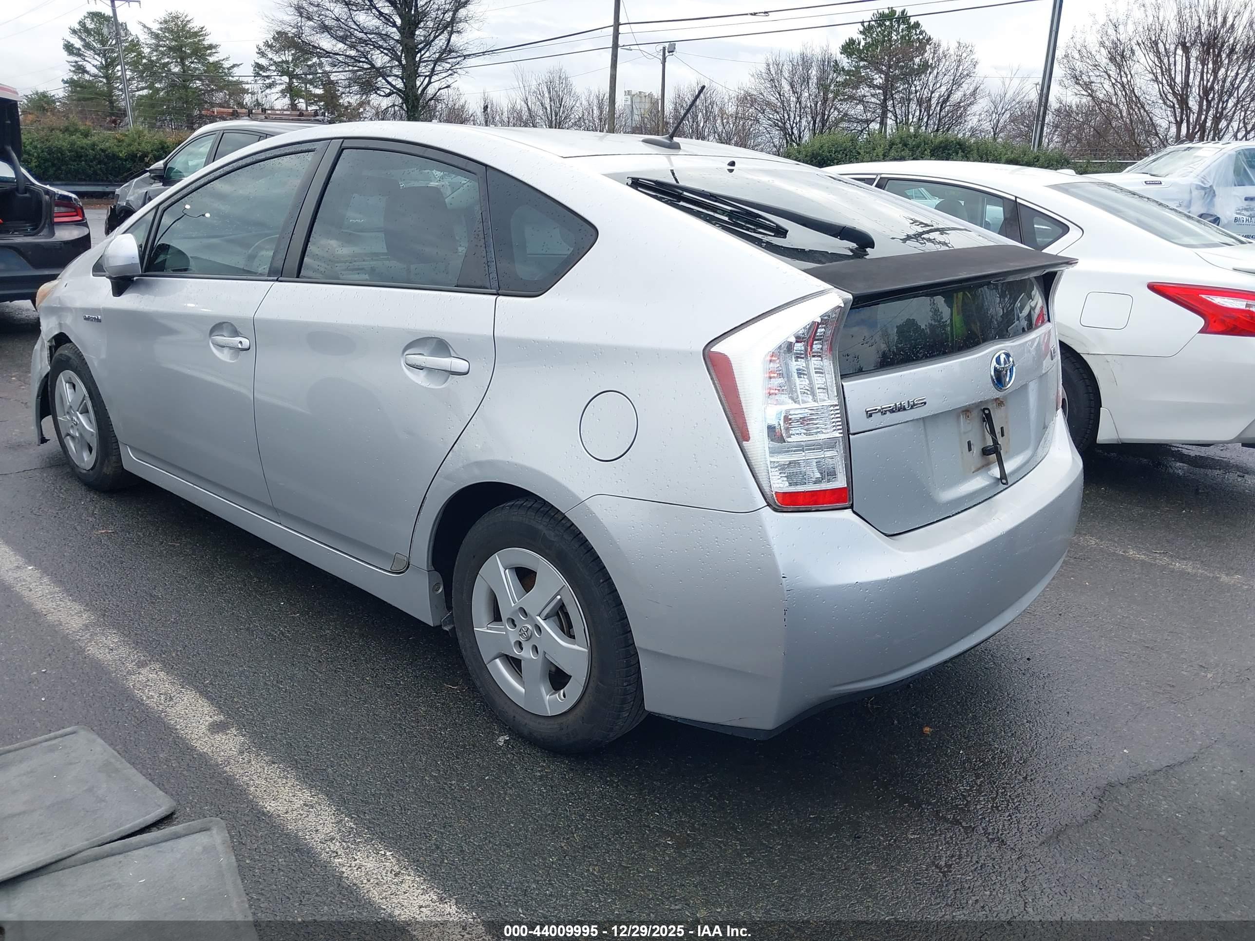 TOYOTA PRIUS image 3