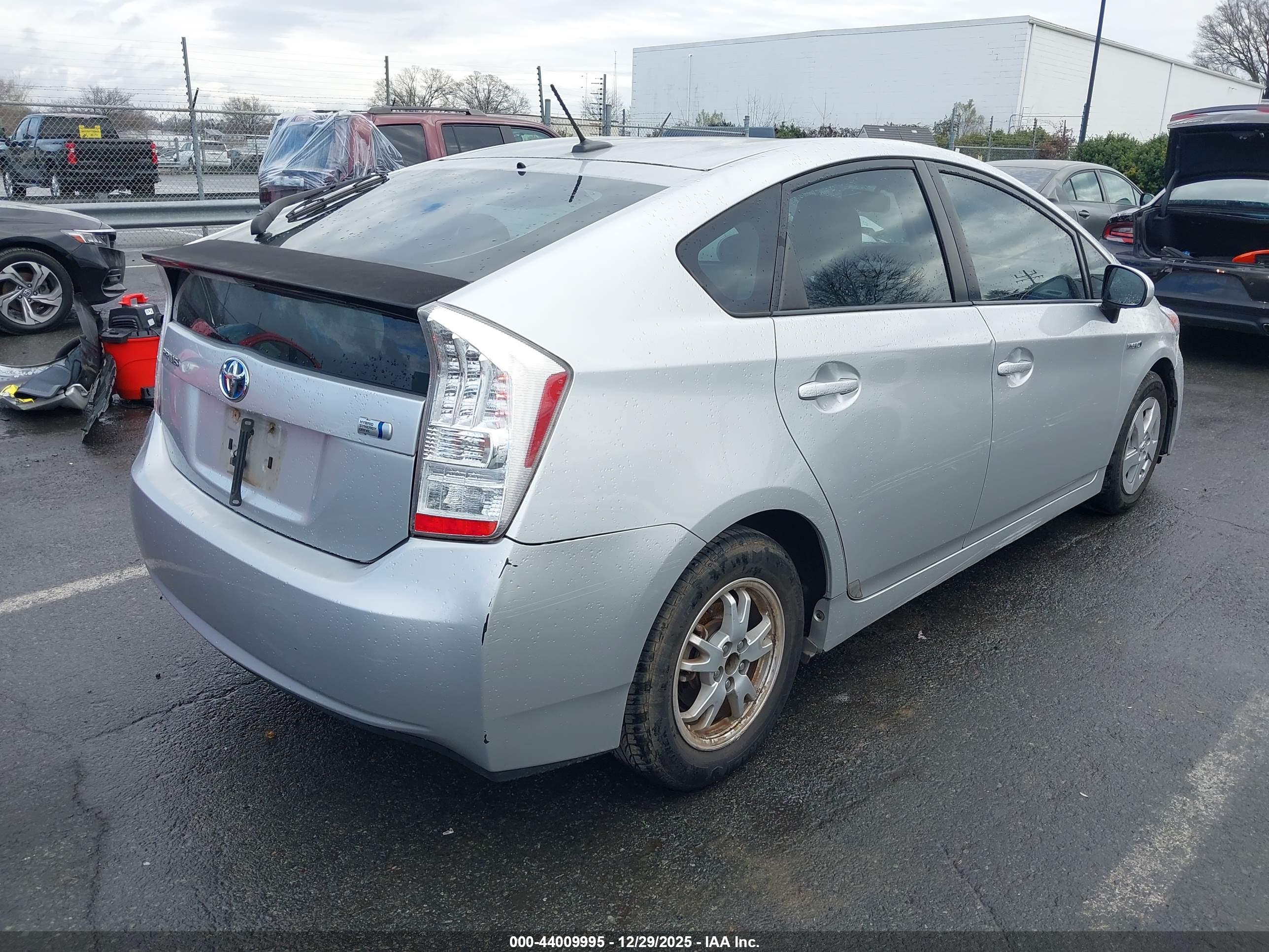 TOYOTA PRIUS image 4