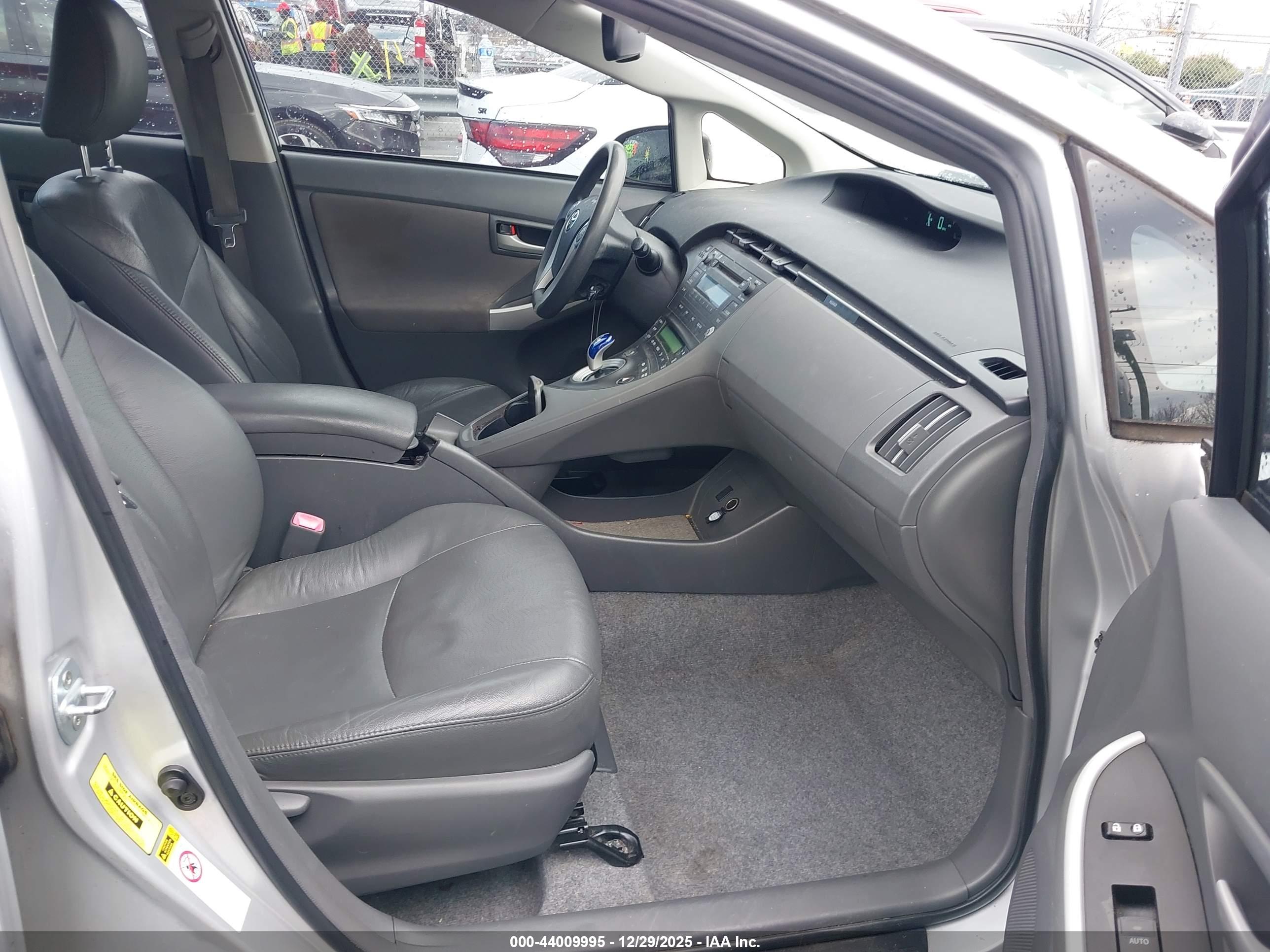 TOYOTA PRIUS image 5