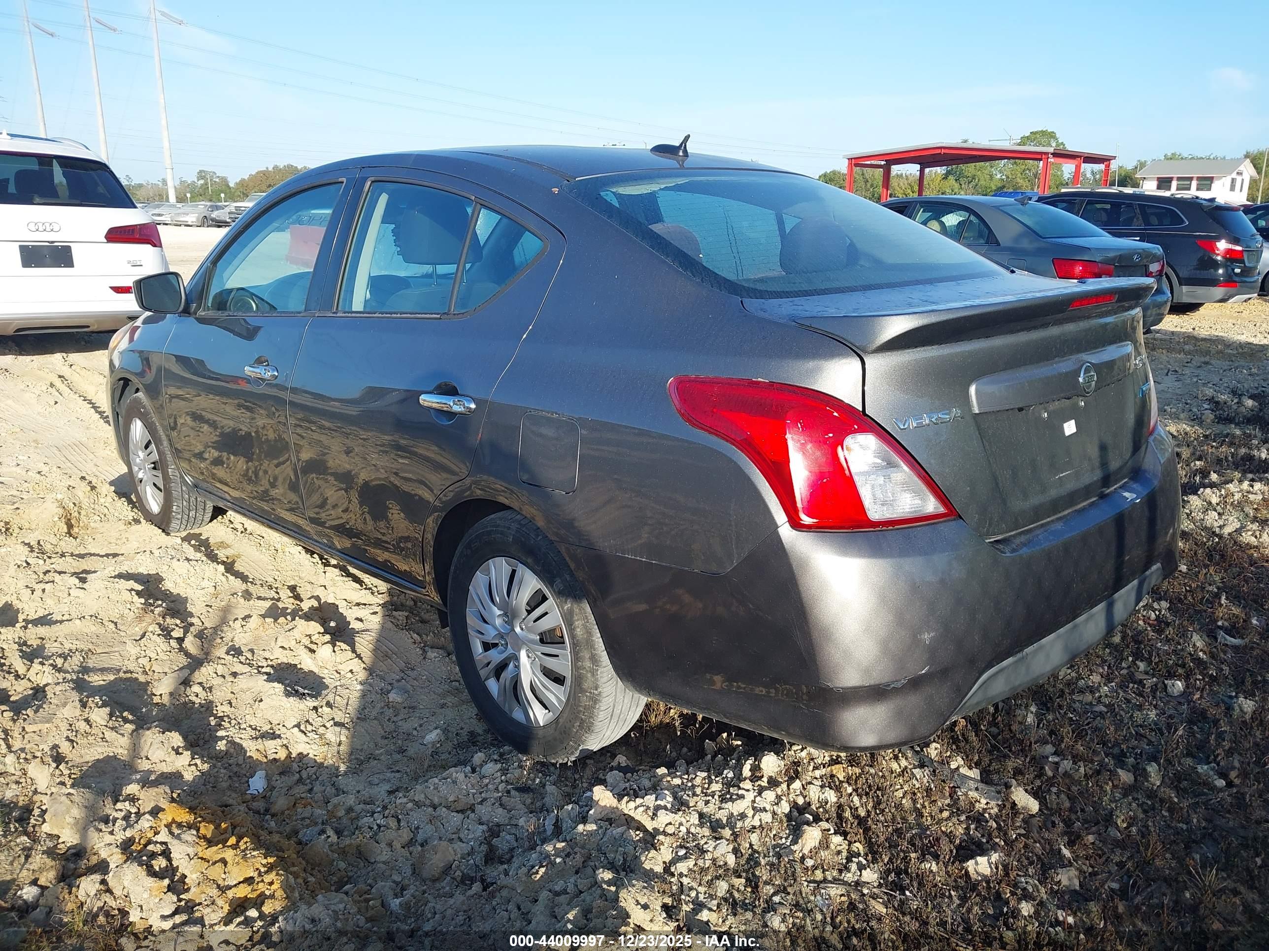 NISSAN VERSA image 3