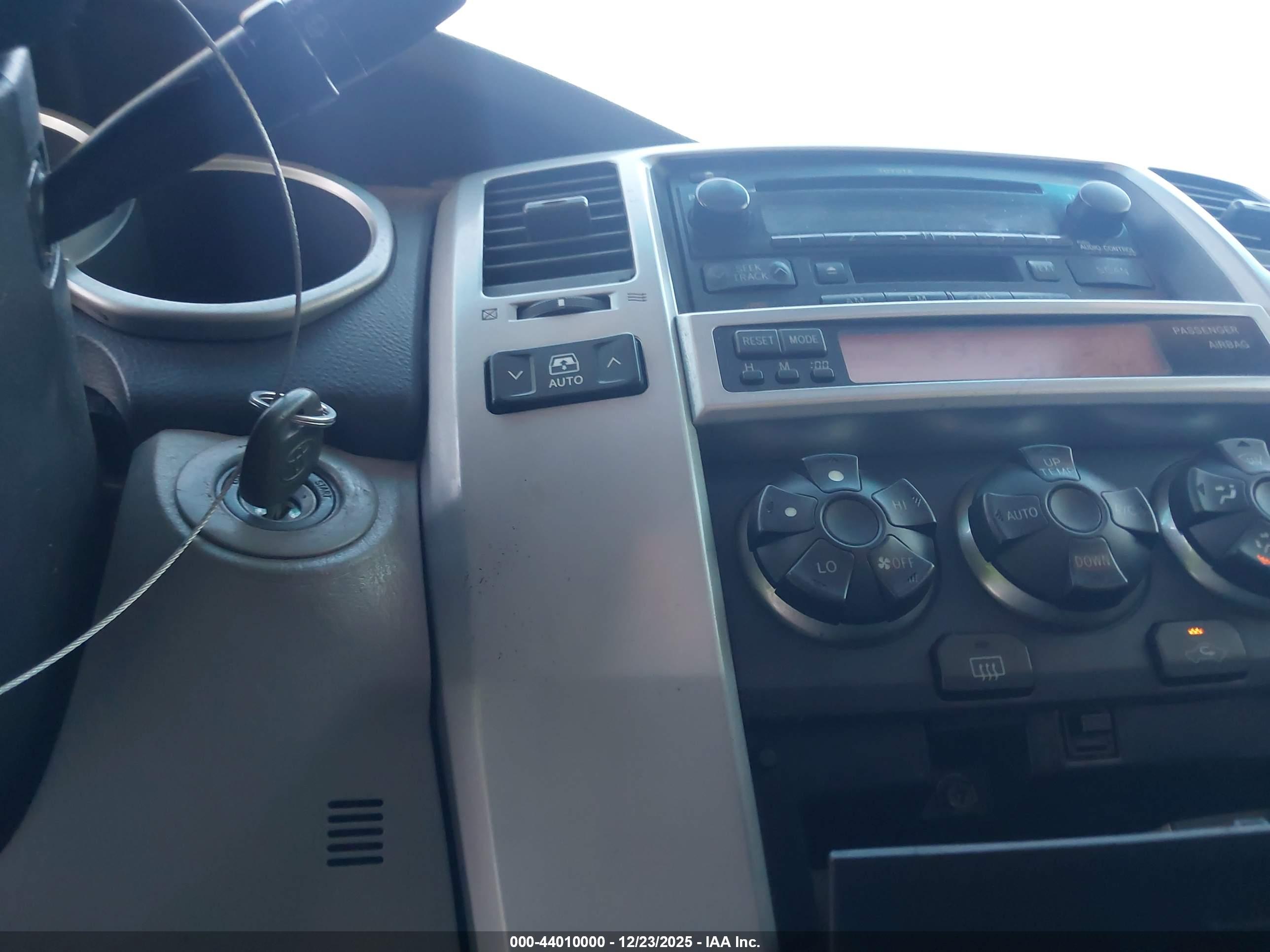 TOYOTA 4RUNNER image 11