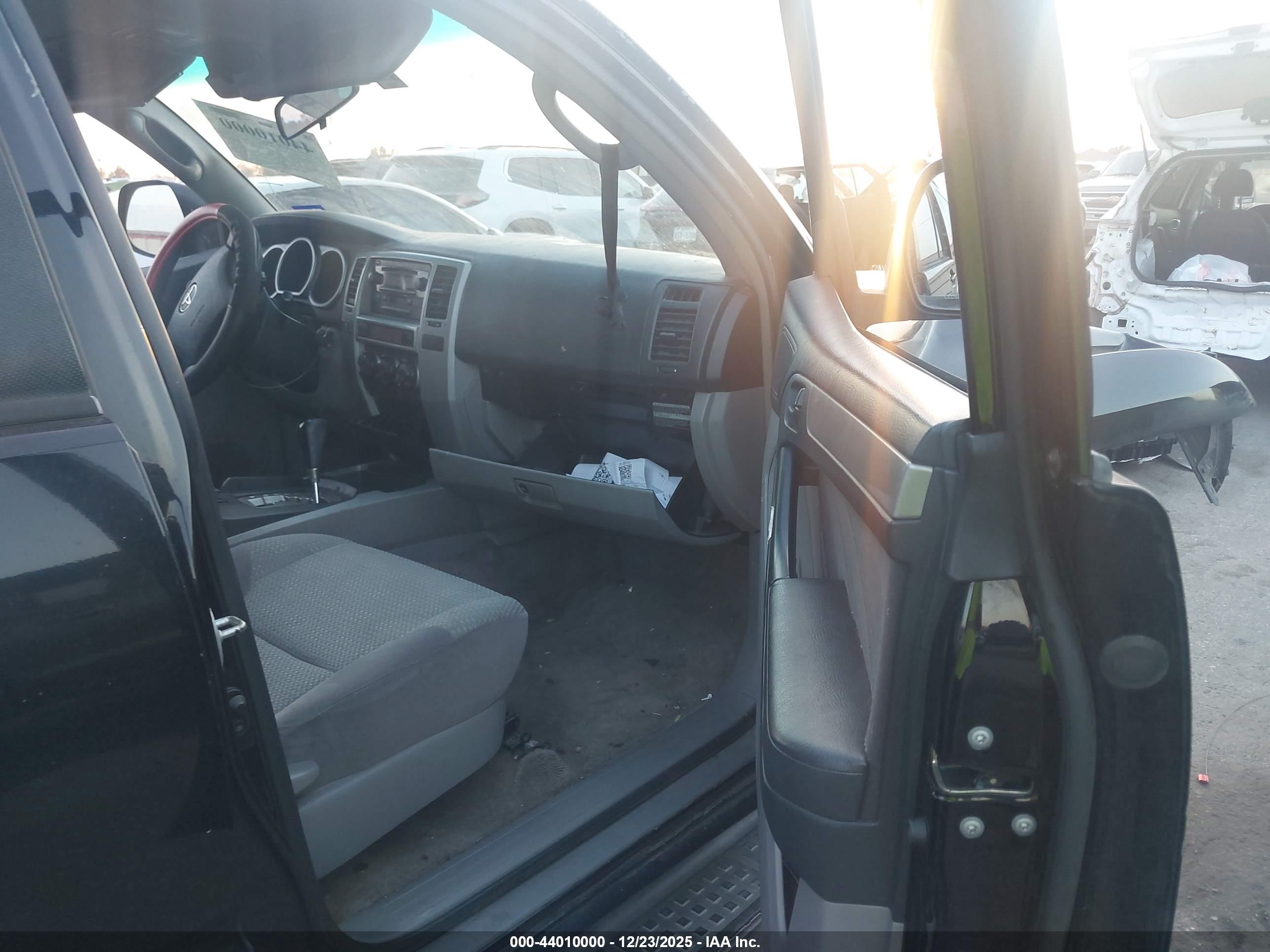 TOYOTA 4RUNNER image 5