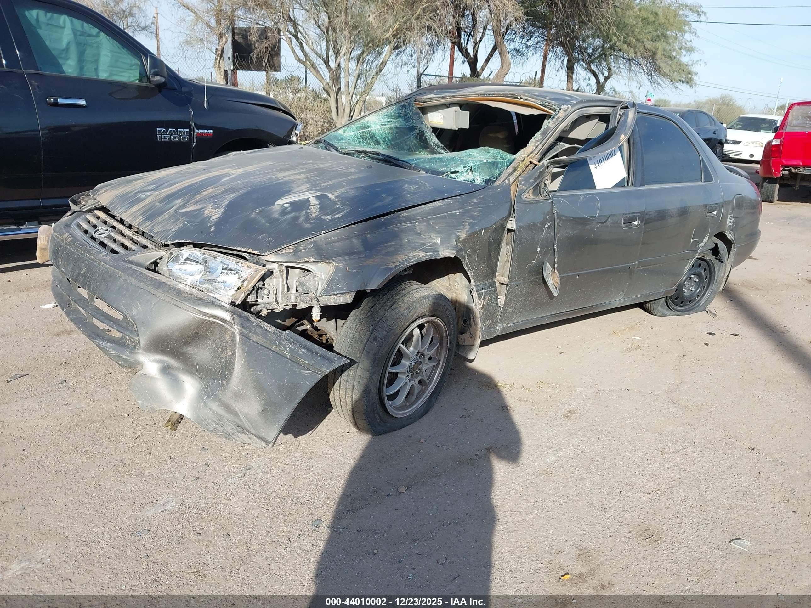 TOYOTA CAMRY image 2
