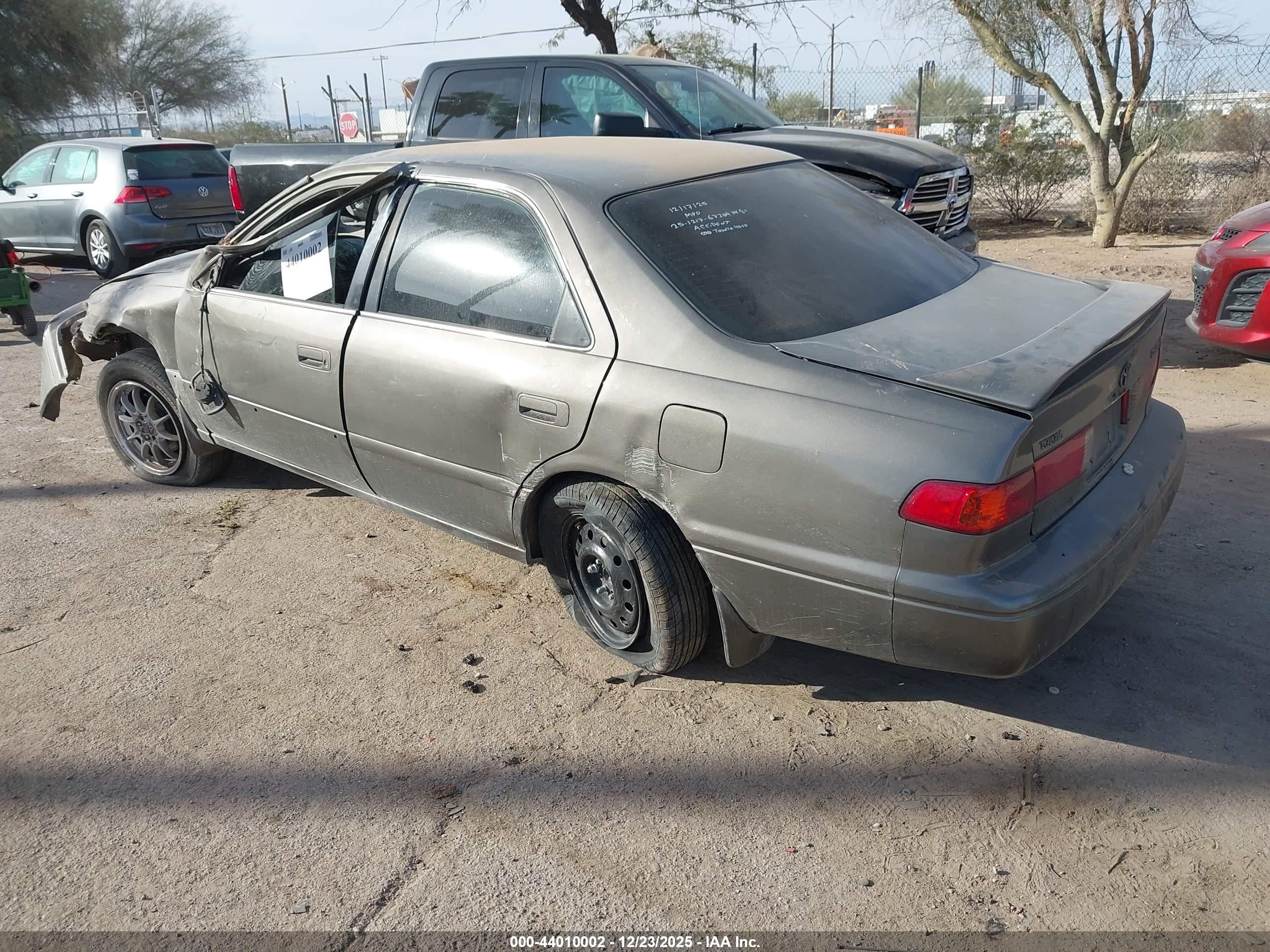 TOYOTA CAMRY image 3