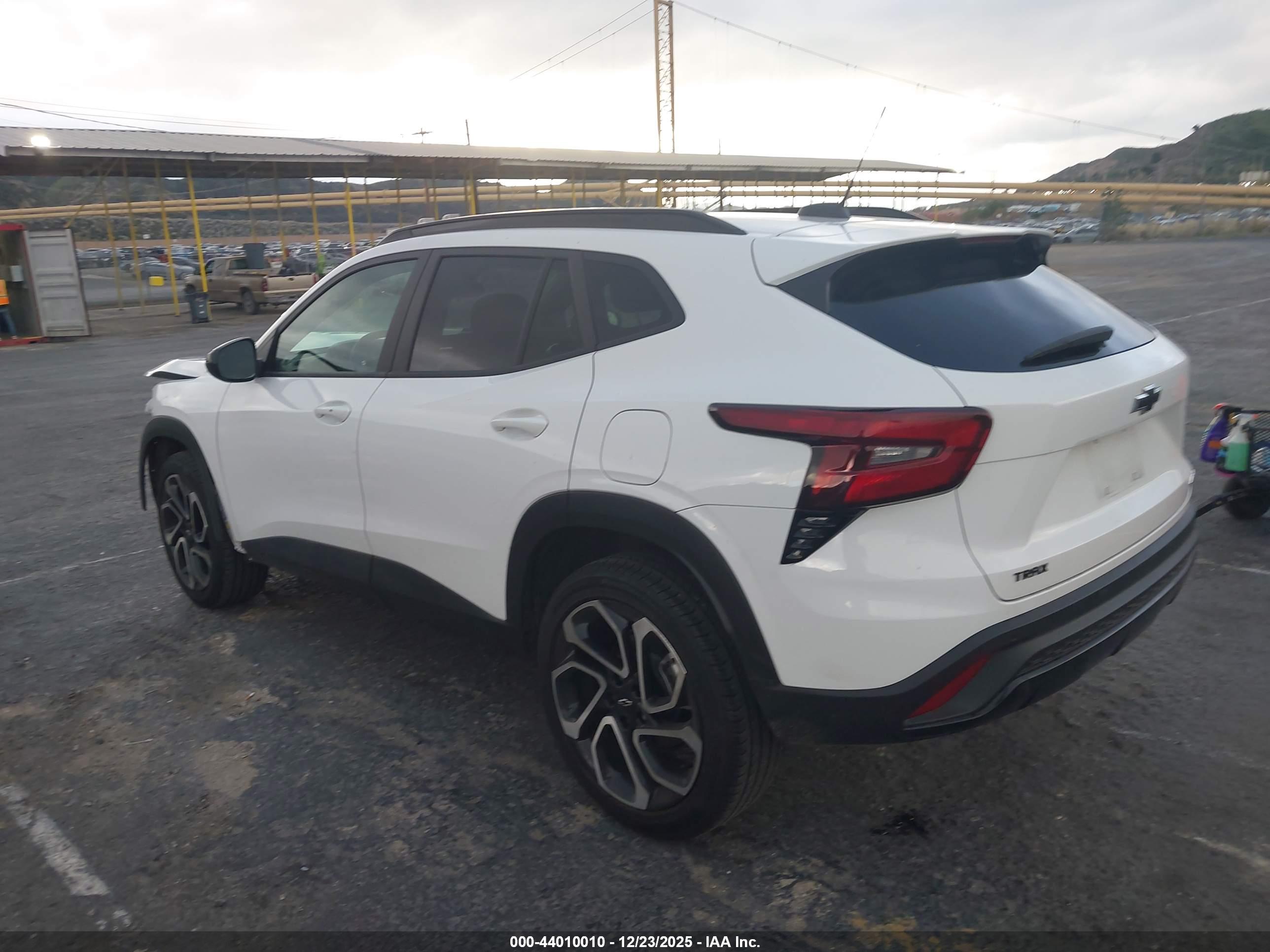 CHEVROLET TRAX image 3