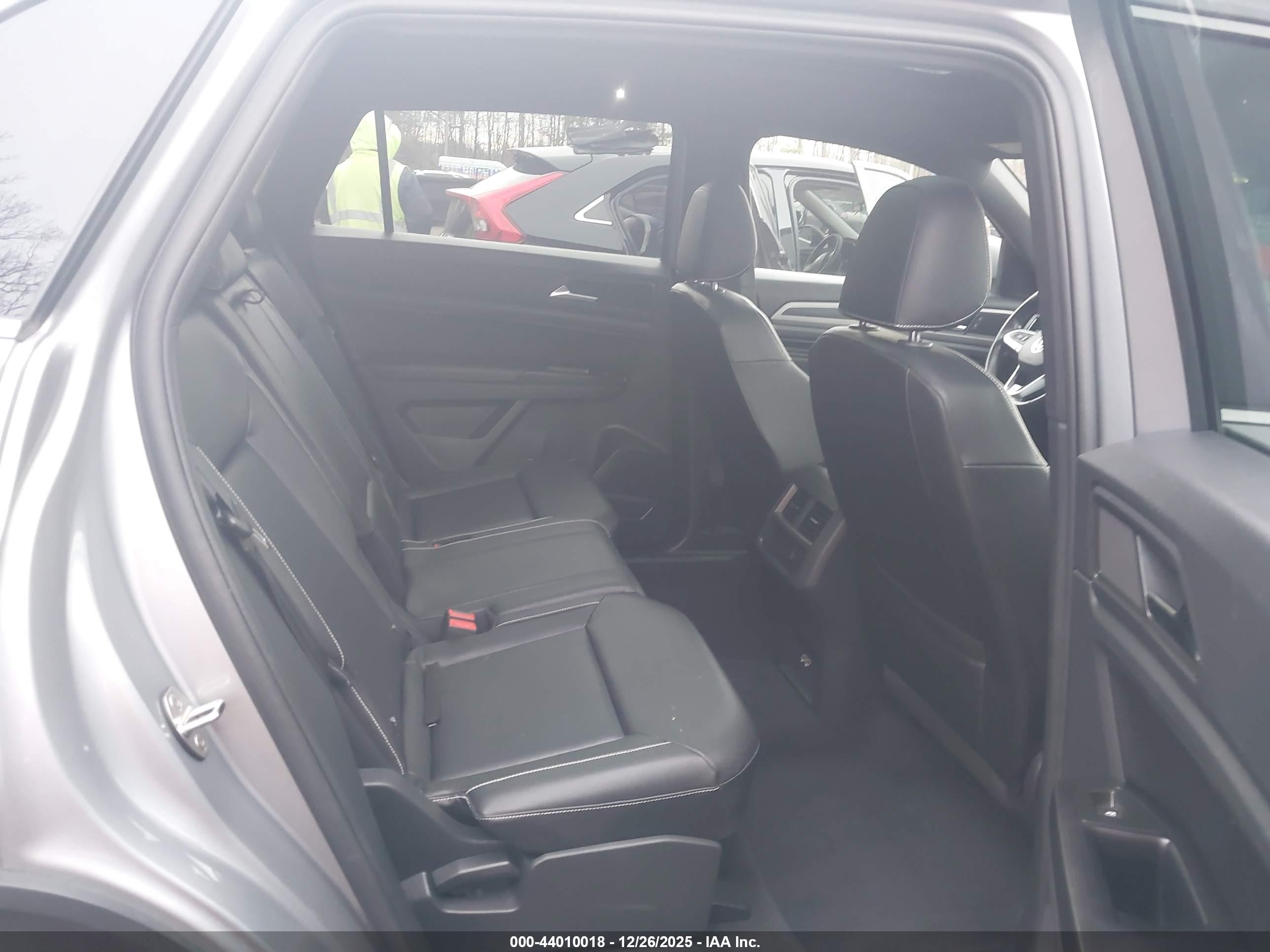 VOLKSWAGEN ATLAS image 8