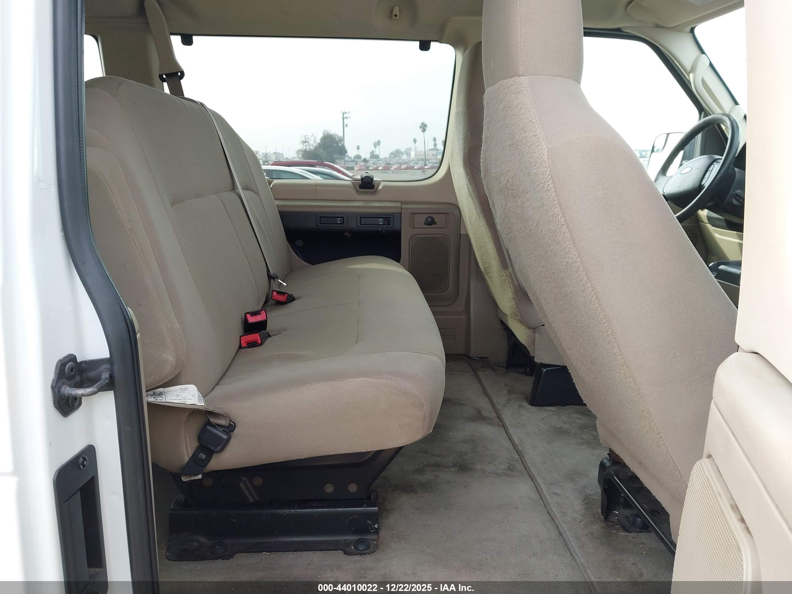 FORD E-350 image 8