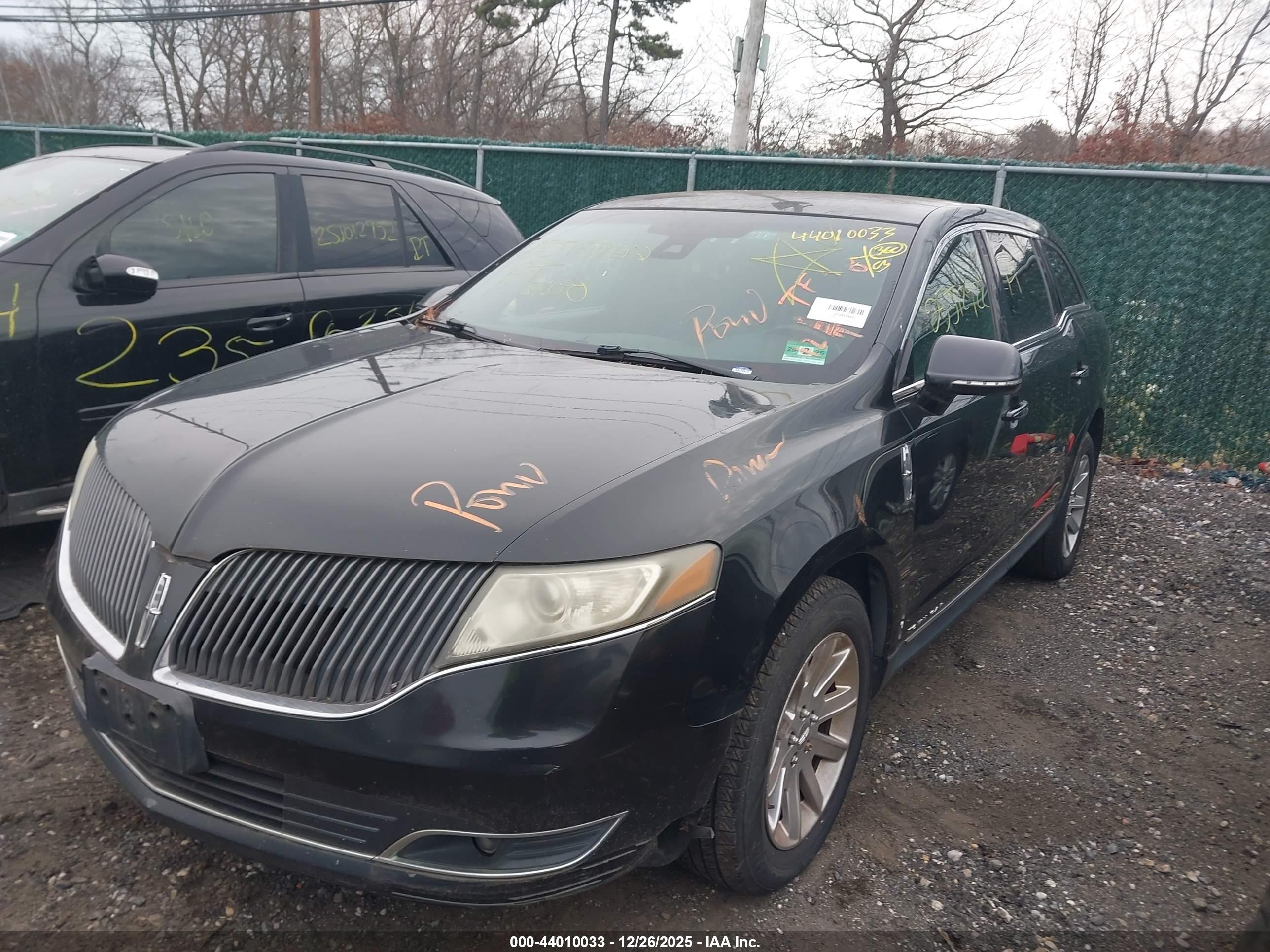 LINCOLN MKT image 2