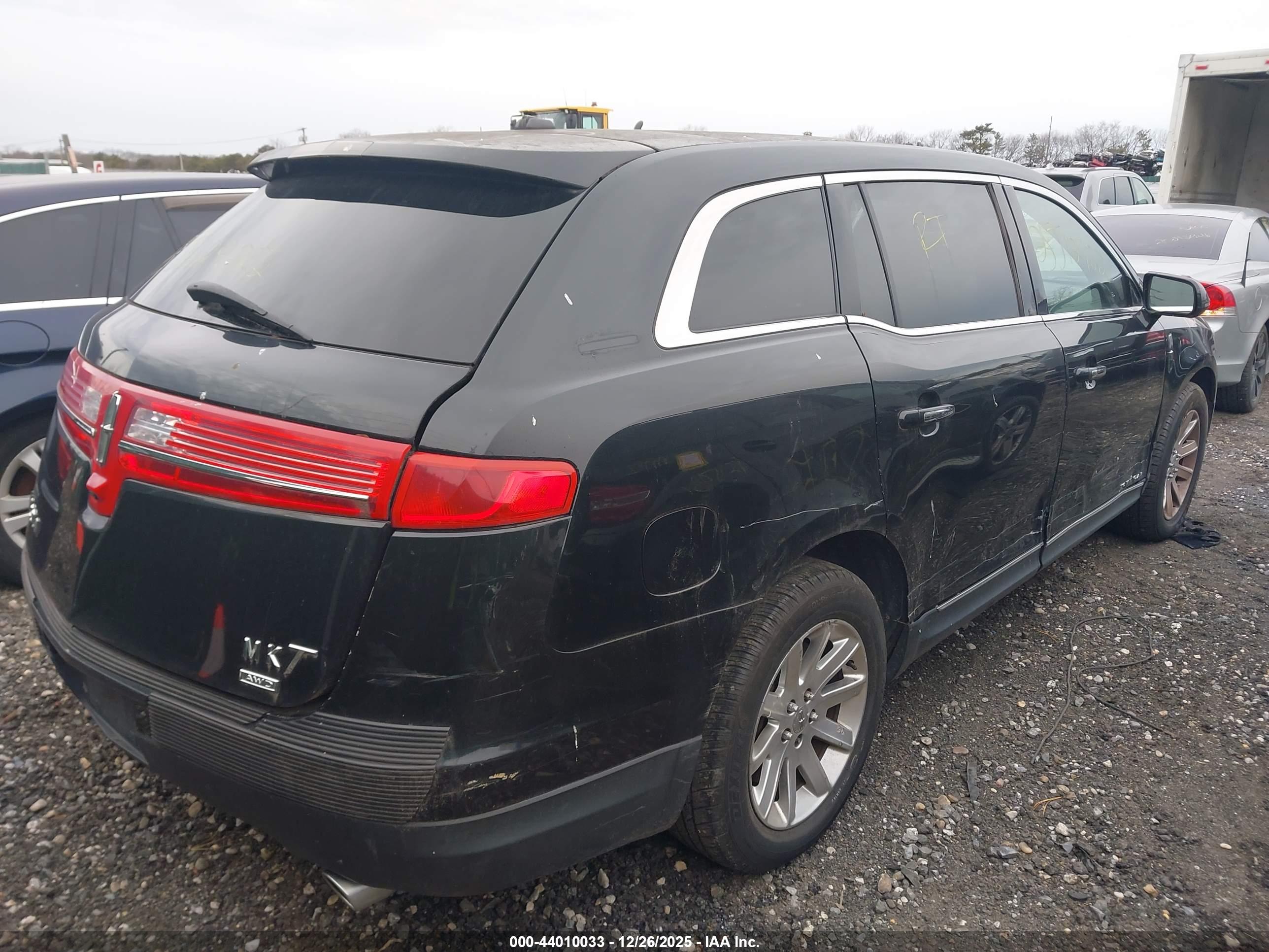 LINCOLN MKT image 4