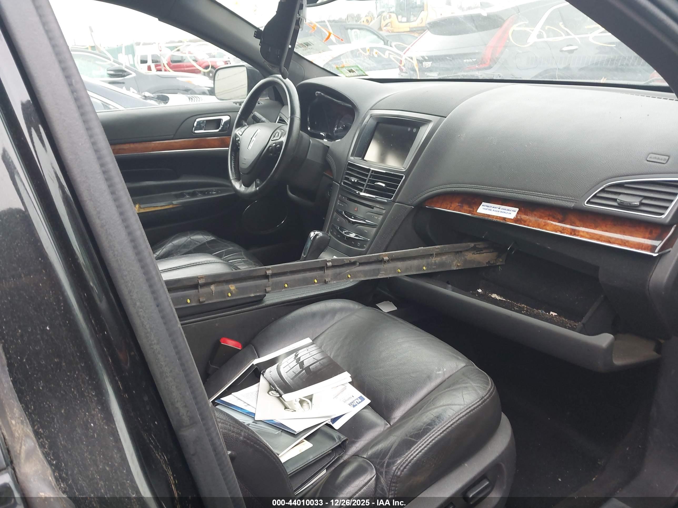 LINCOLN MKT image 5