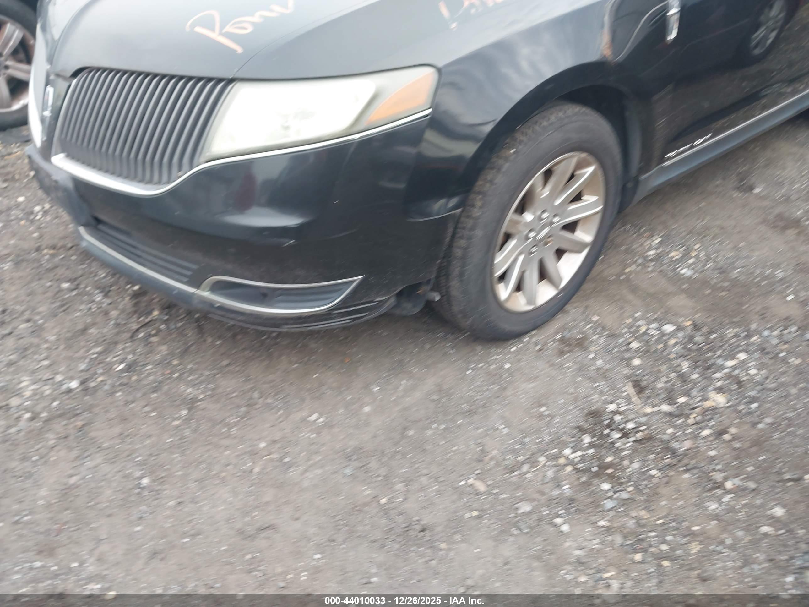 LINCOLN MKT image 6