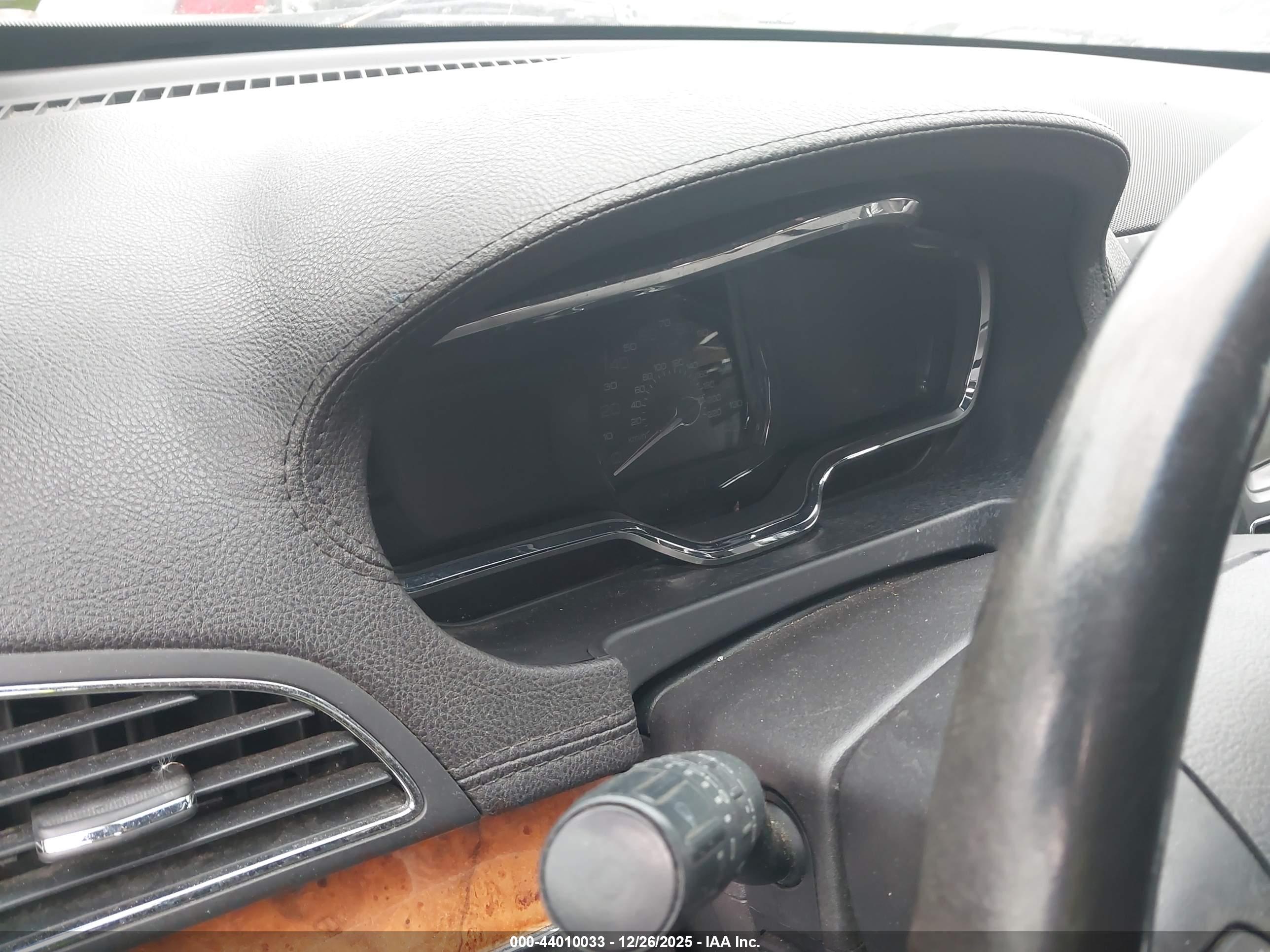 LINCOLN MKT image 7