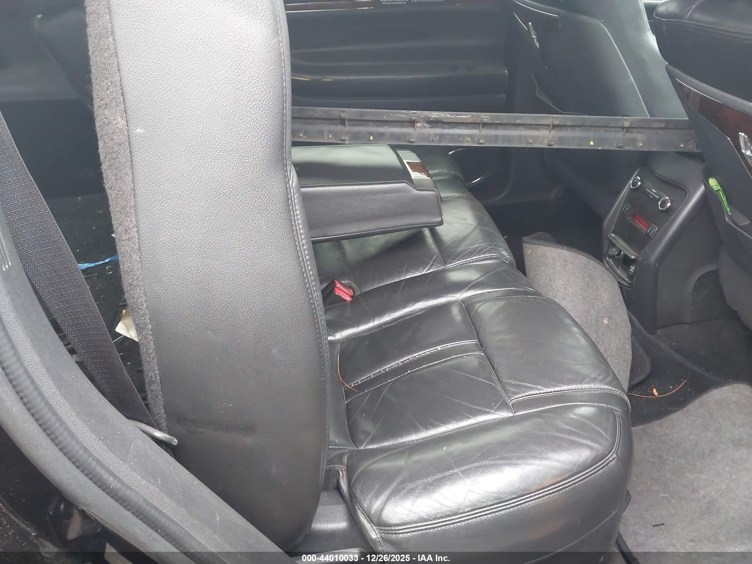 LINCOLN MKT image 8
