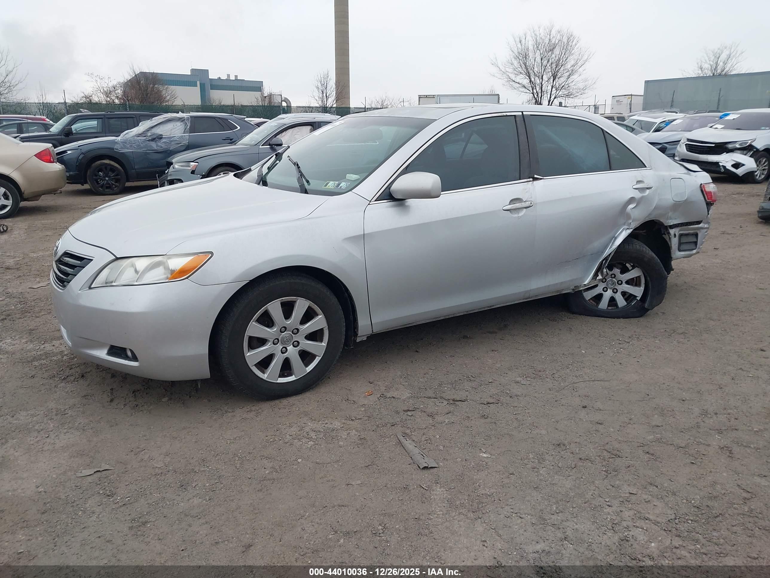 TOYOTA CAMRY image 2