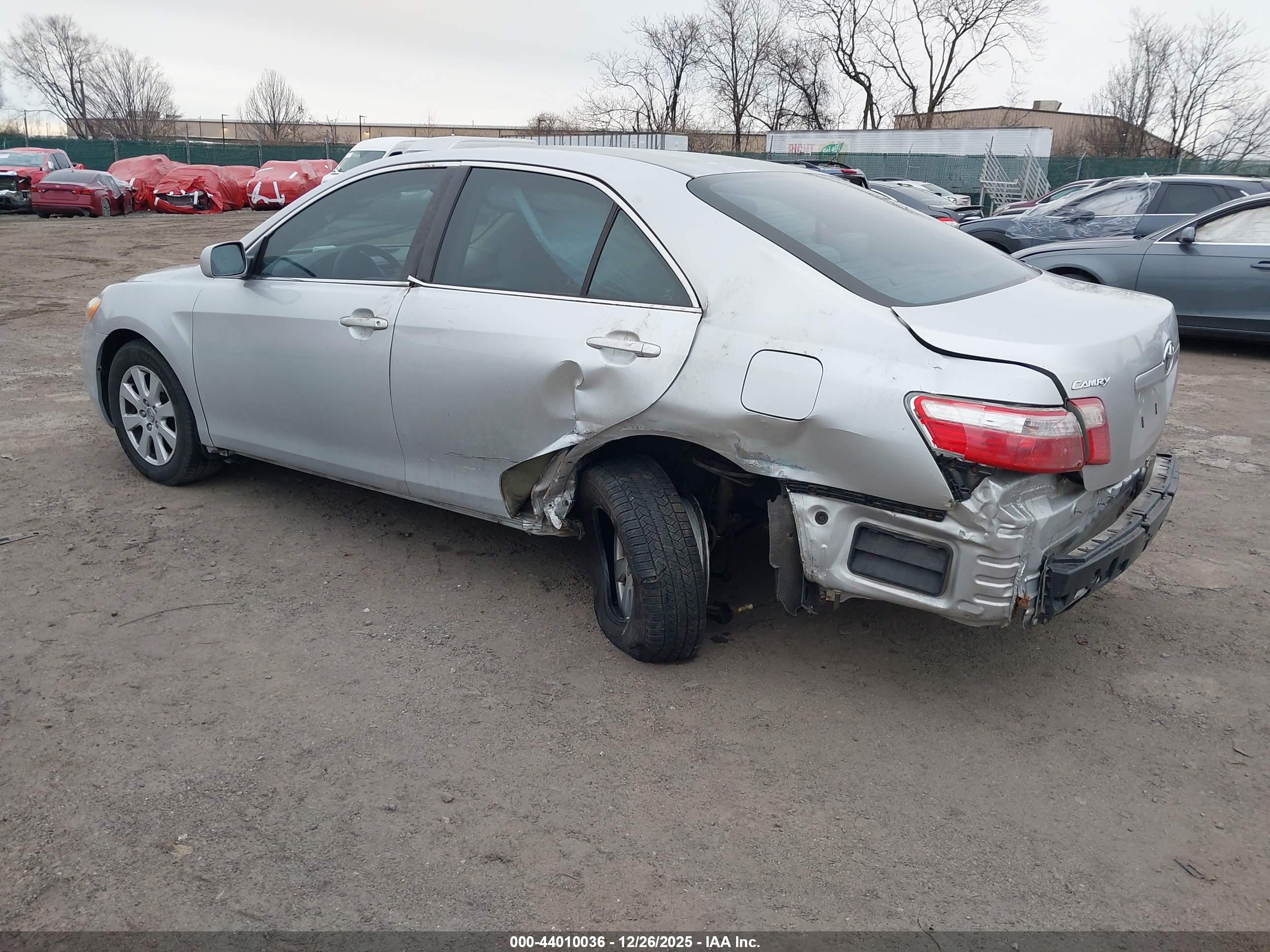 TOYOTA CAMRY image 3