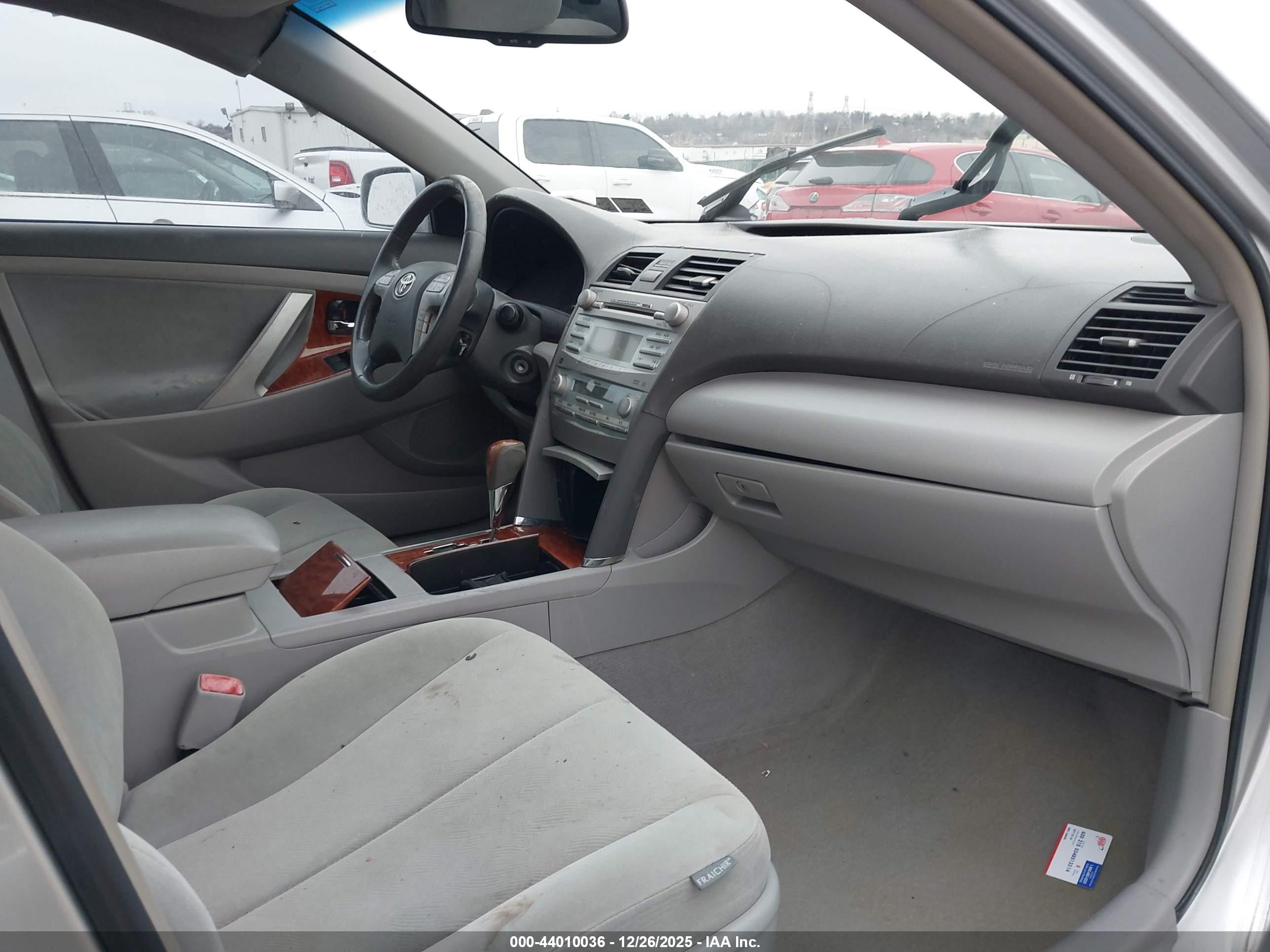 TOYOTA CAMRY image 5