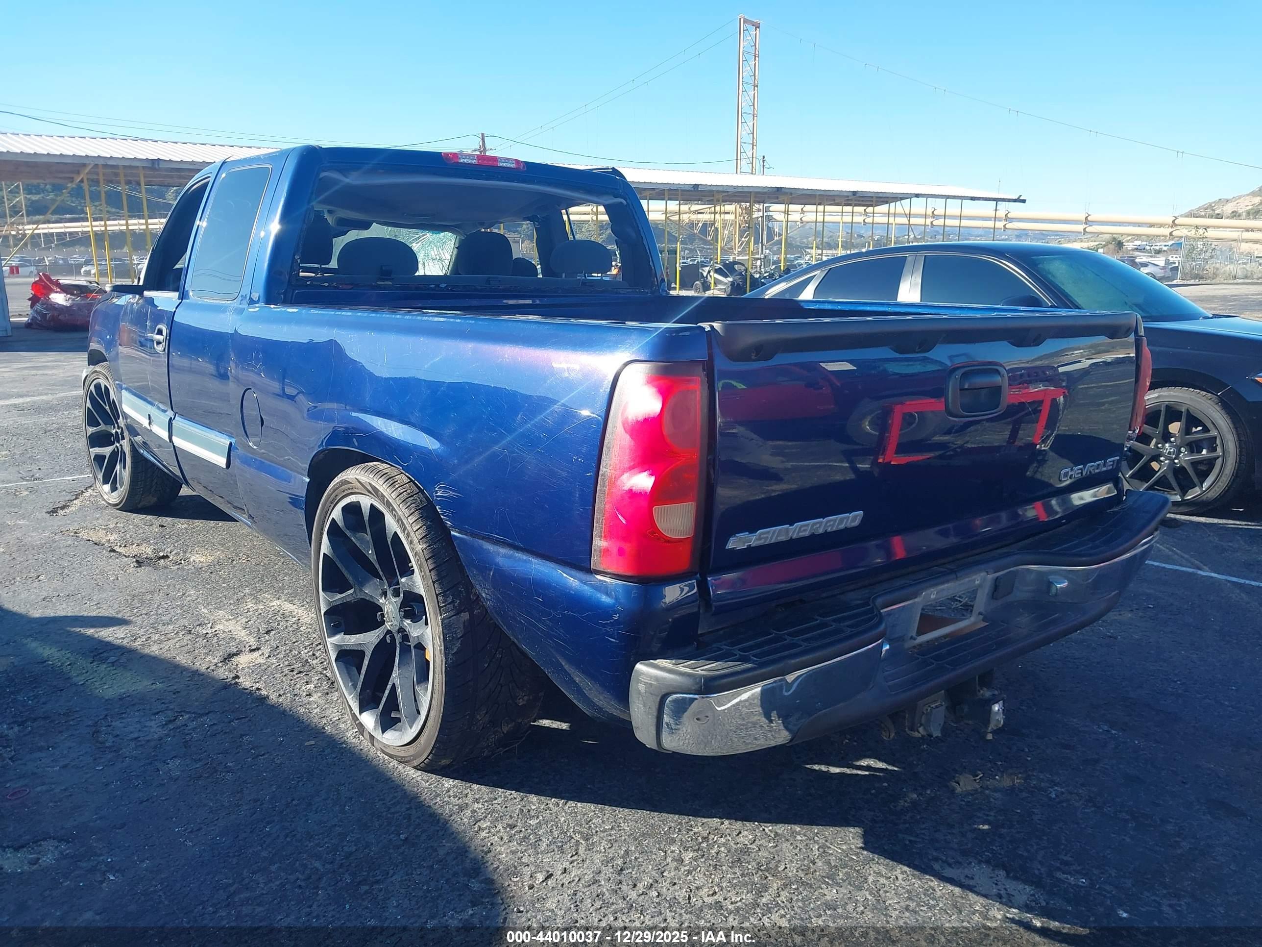 CHEVROLET SILVERADO image 3