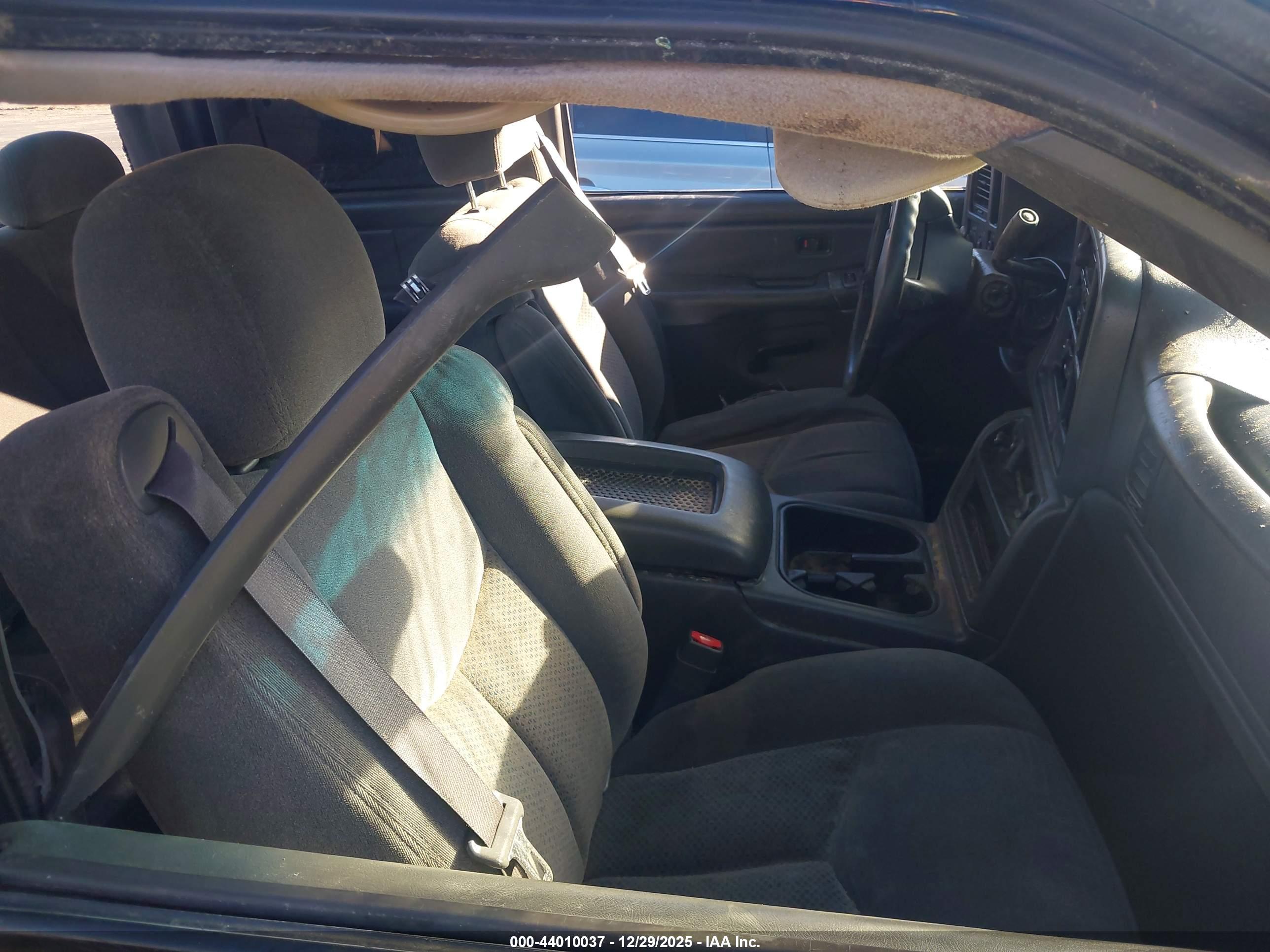 CHEVROLET SILVERADO image 5
