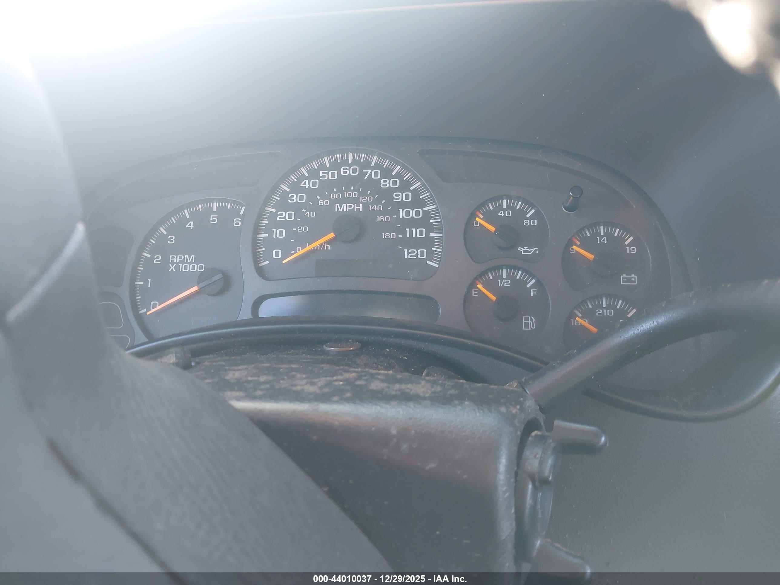 CHEVROLET SILVERADO image 7