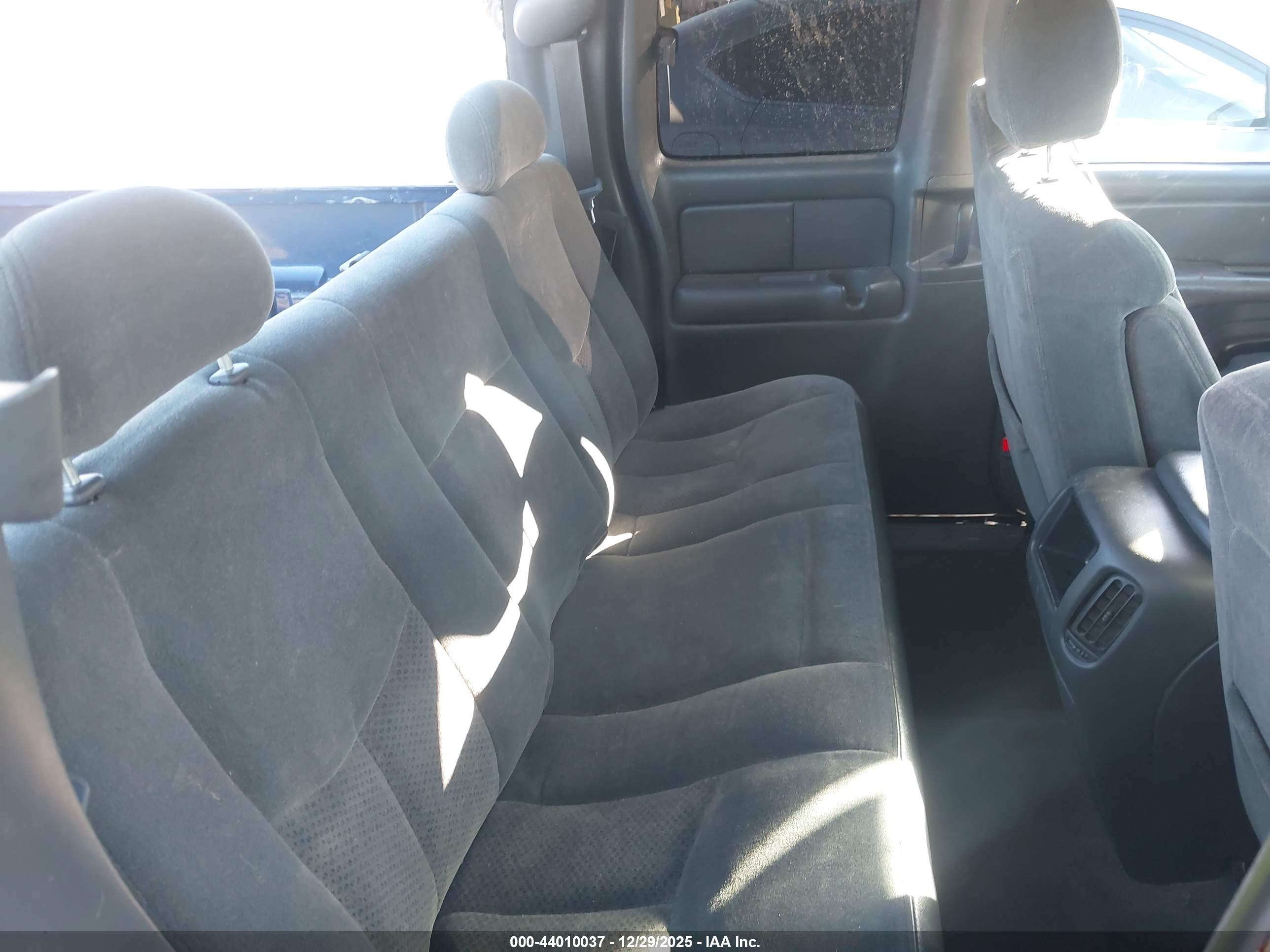 CHEVROLET SILVERADO image 8