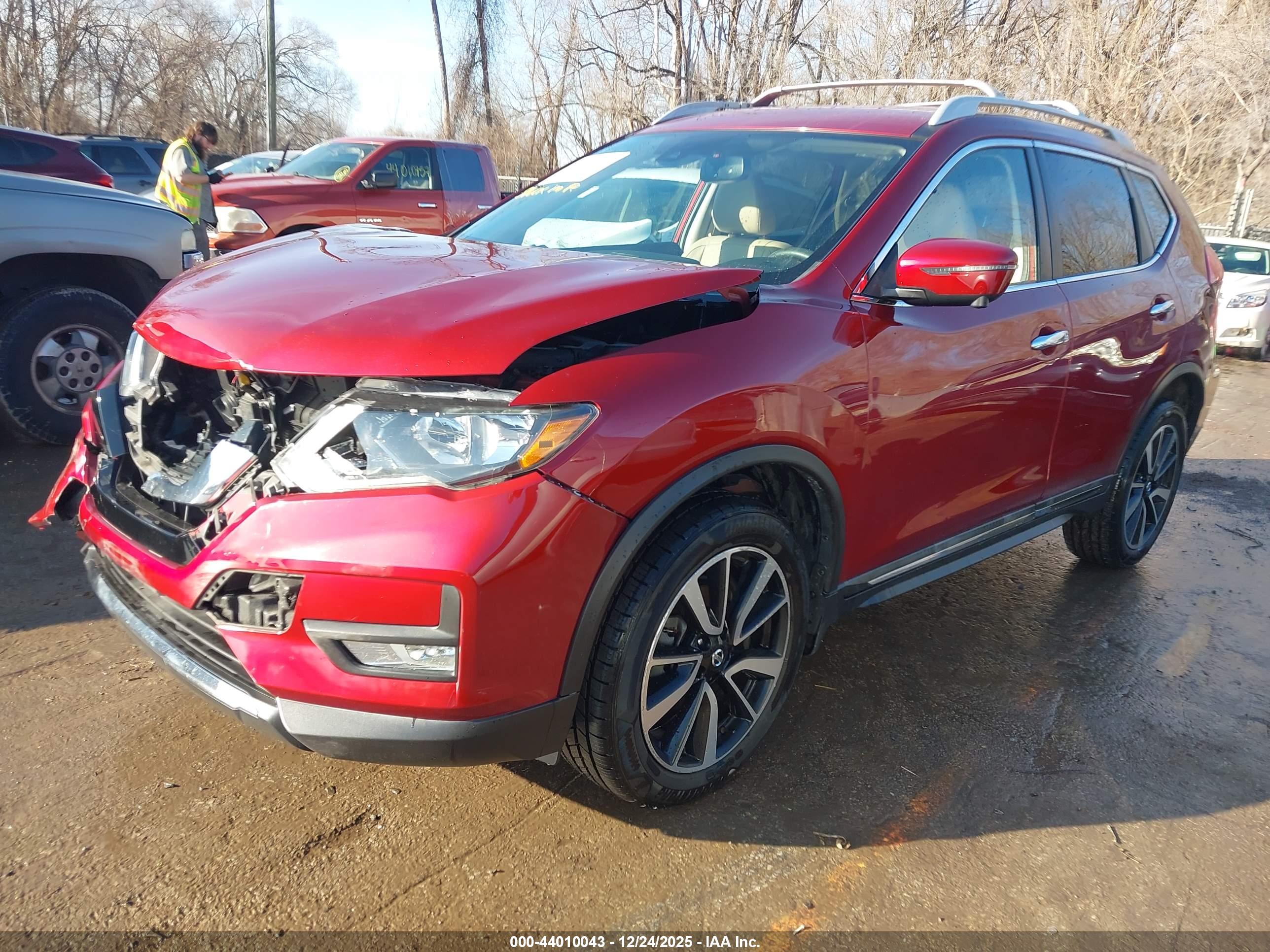NISSAN ROGUE image 2