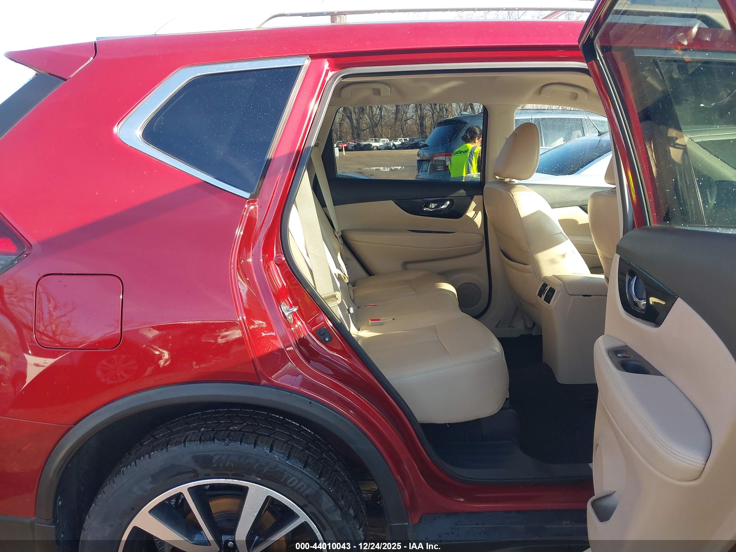 NISSAN ROGUE image 8