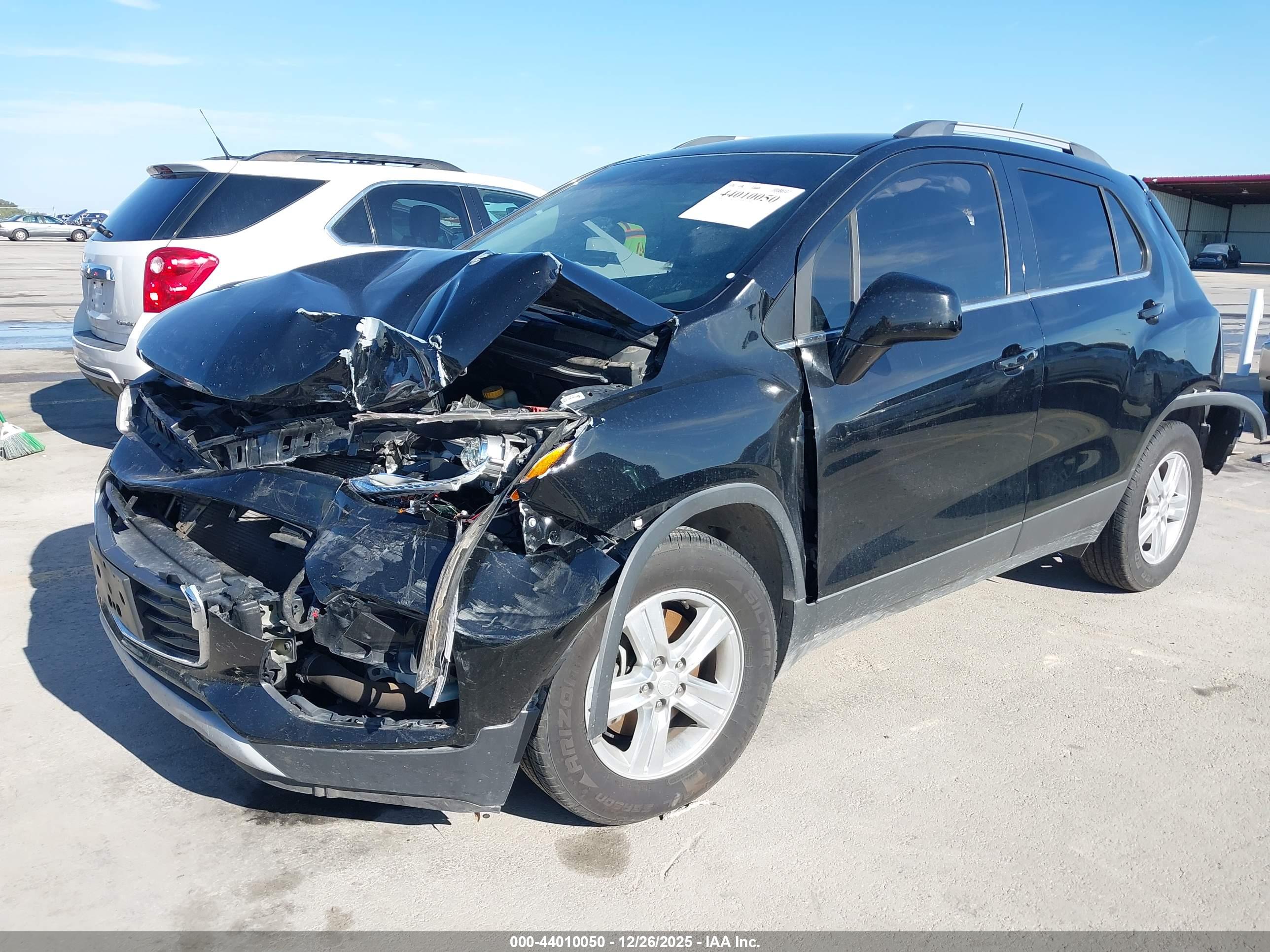 CHEVROLET TRAX image 2