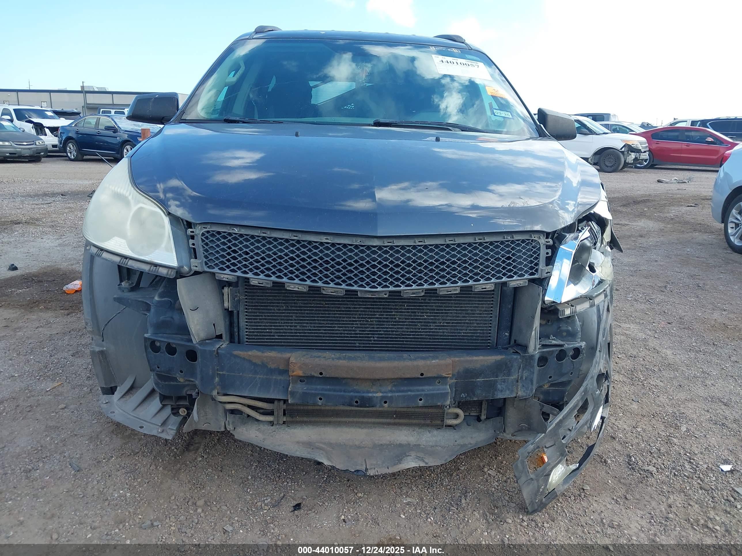 CHEVROLET TRAVERSE image 6