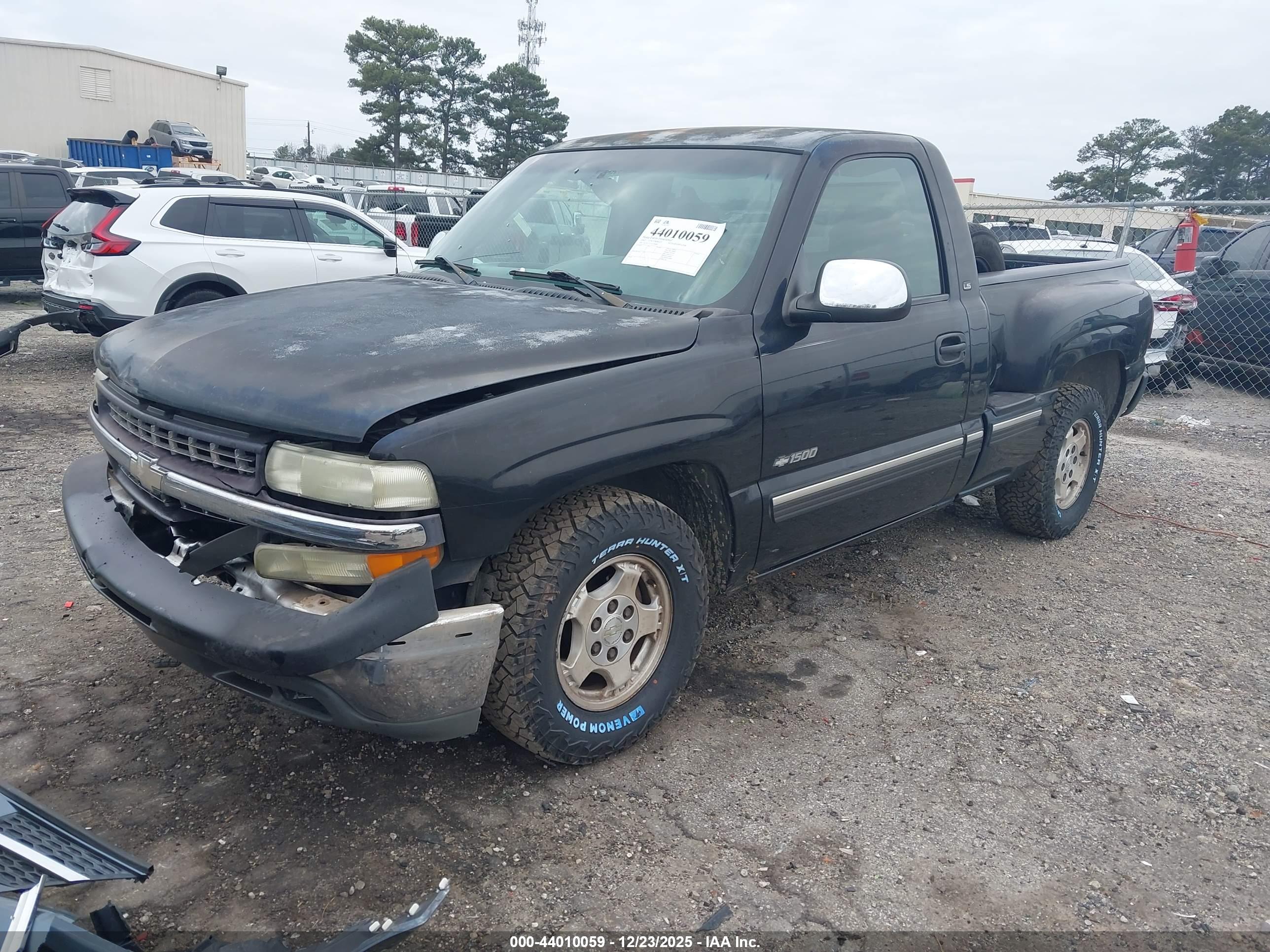 CHEVROLET SILVERADO image 2