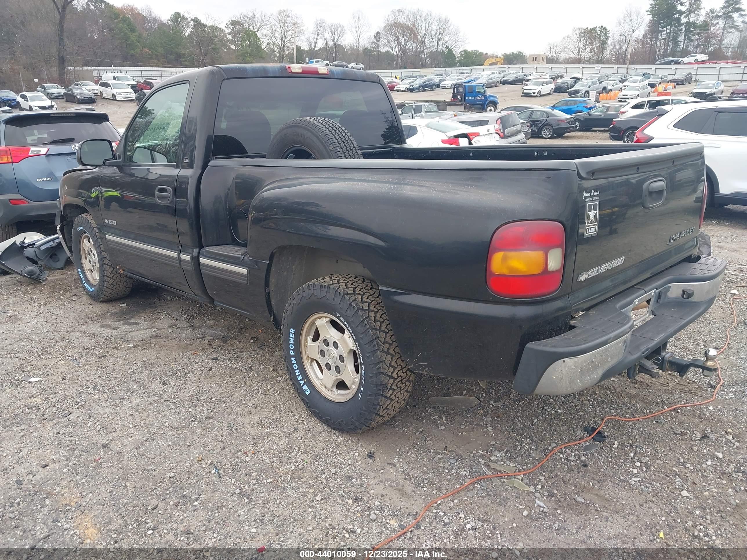 CHEVROLET SILVERADO image 3