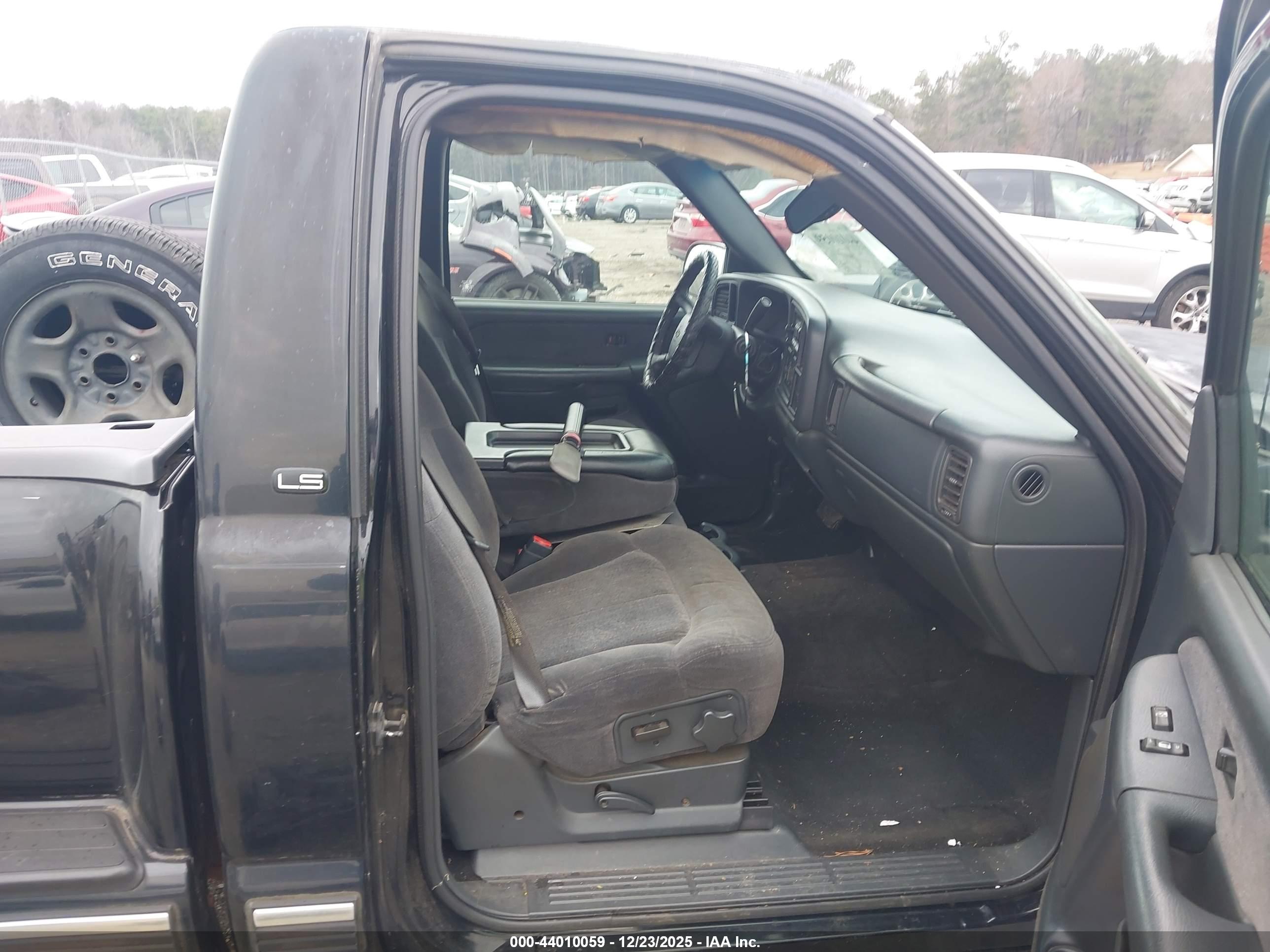 CHEVROLET SILVERADO image 5