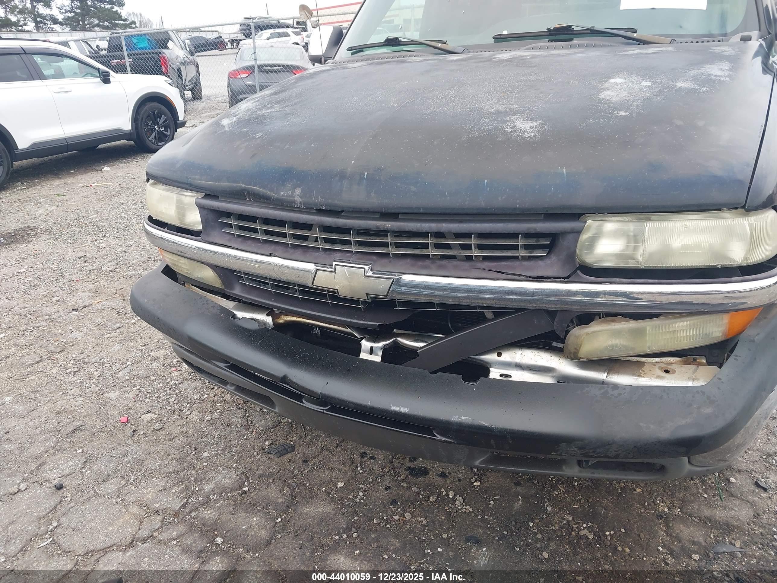 CHEVROLET SILVERADO image 6