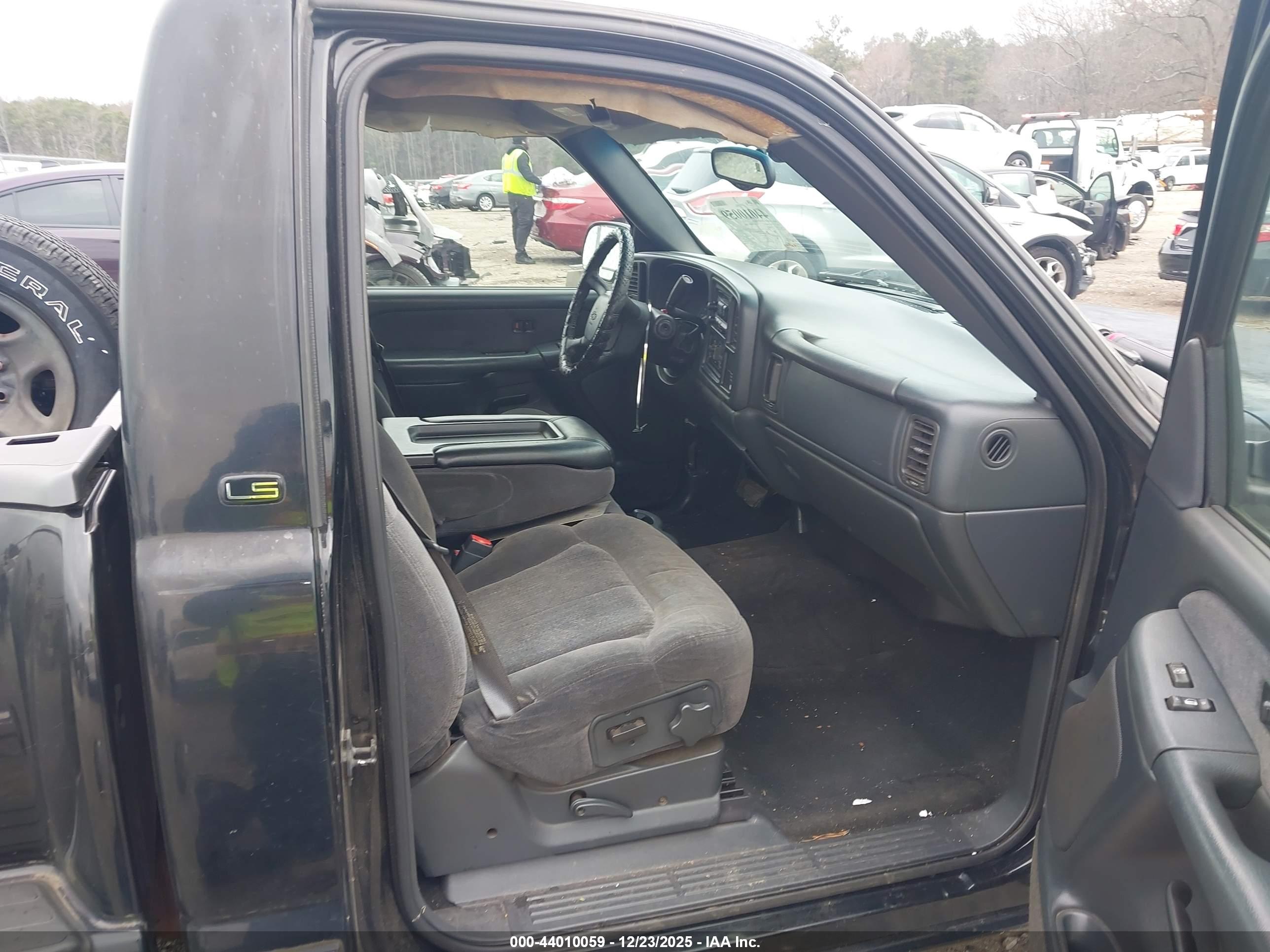 CHEVROLET SILVERADO image 8