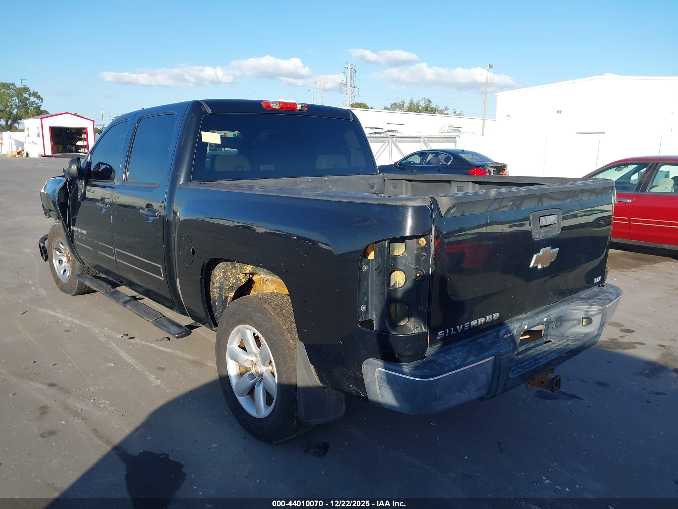 CHEVROLET SILVERADO image 3