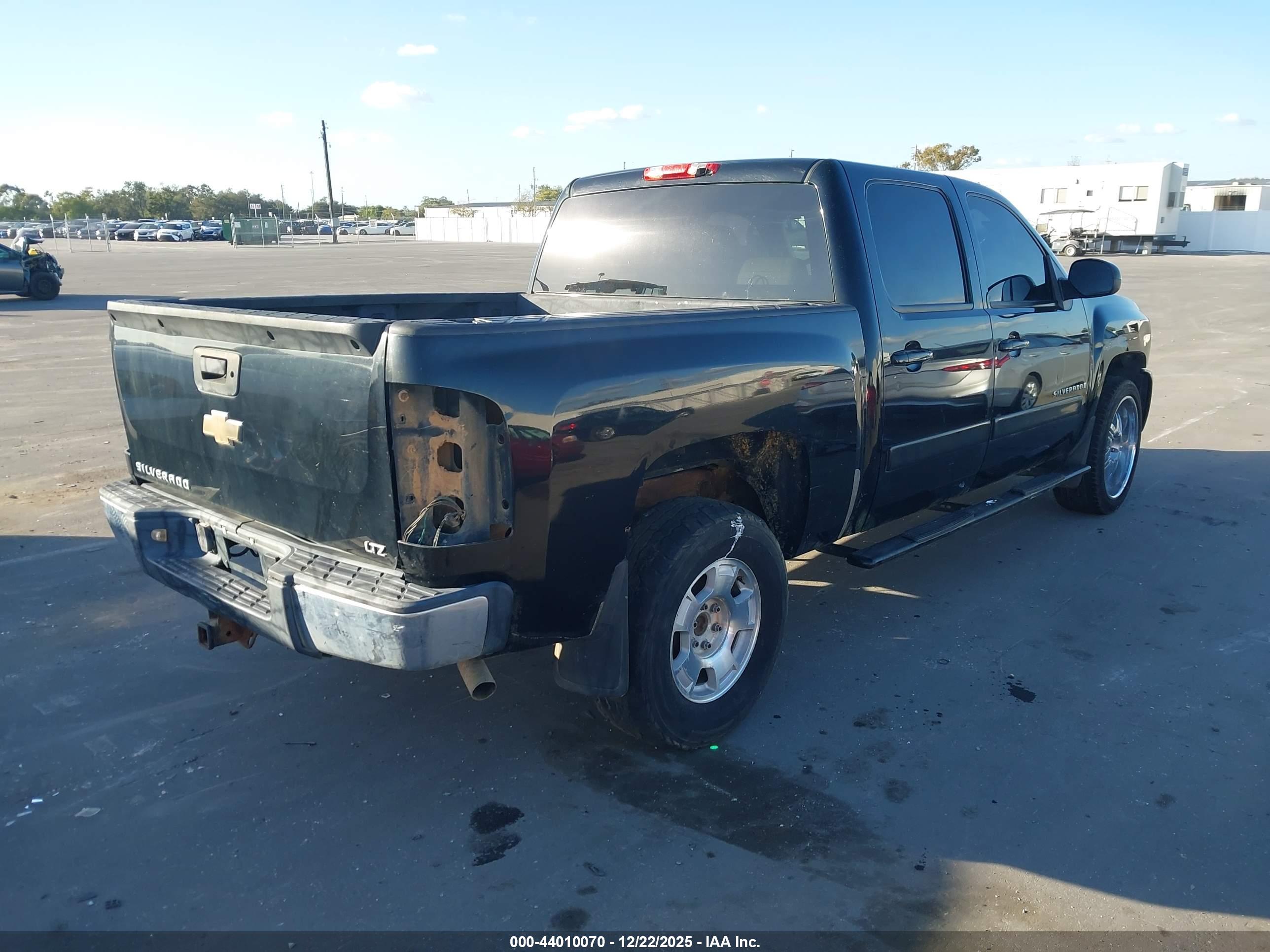 CHEVROLET SILVERADO image 4