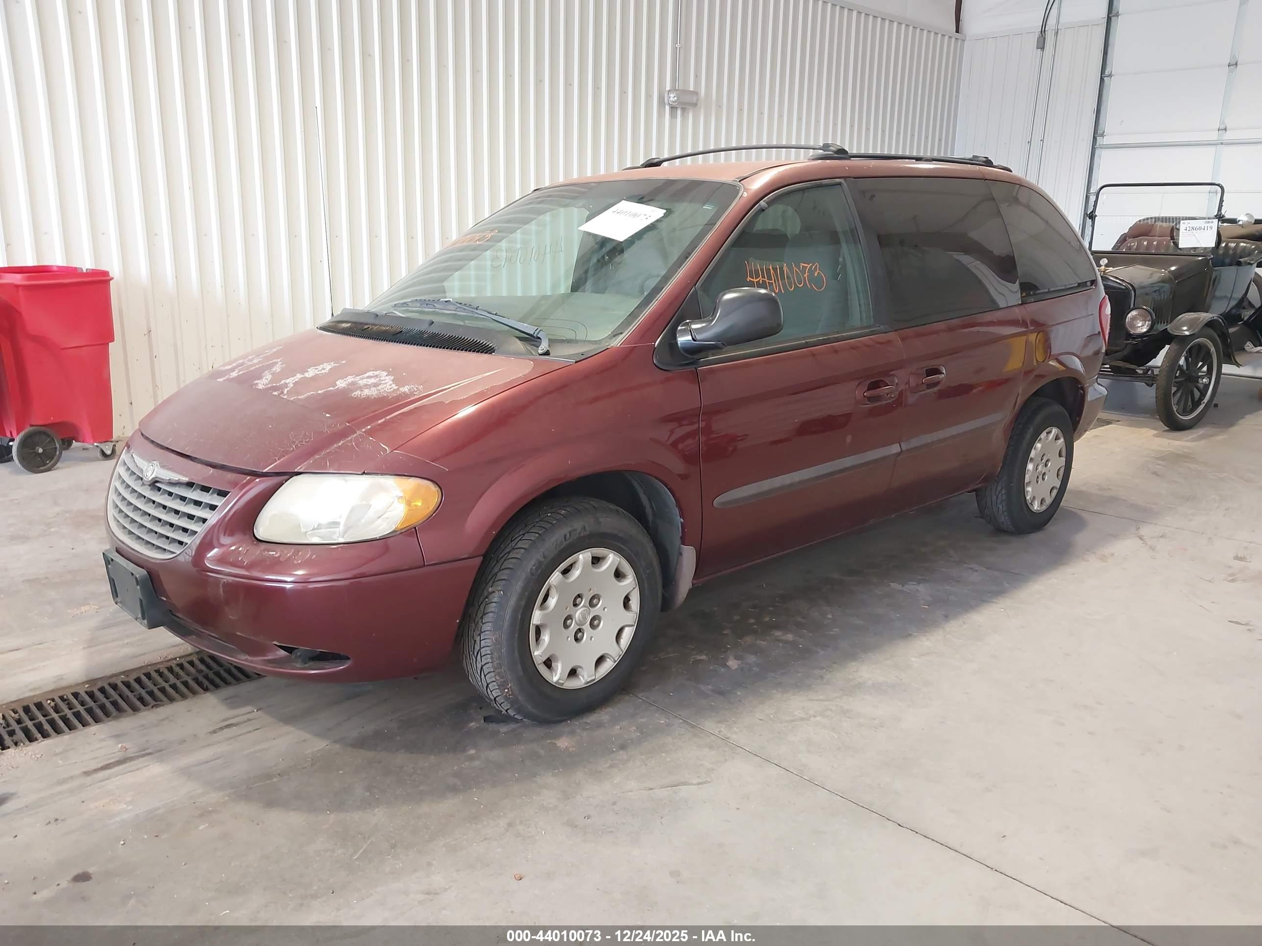 CHRYSLER VOYAGER image 2