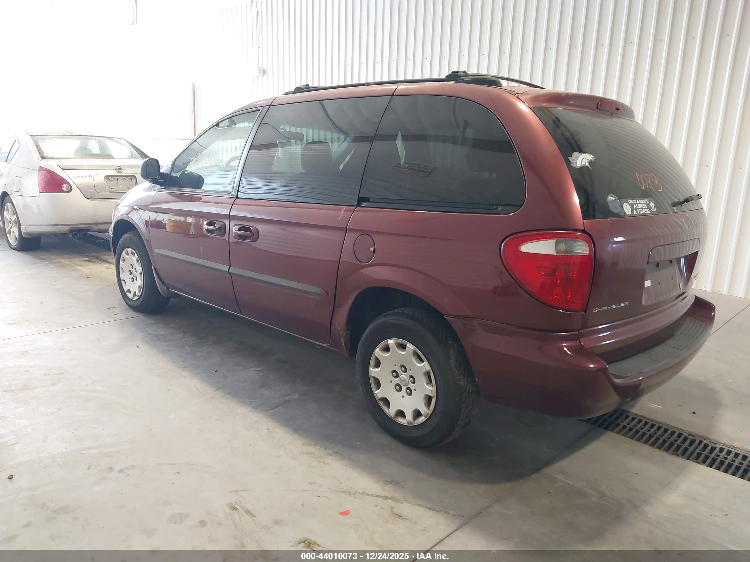 CHRYSLER VOYAGER image 3